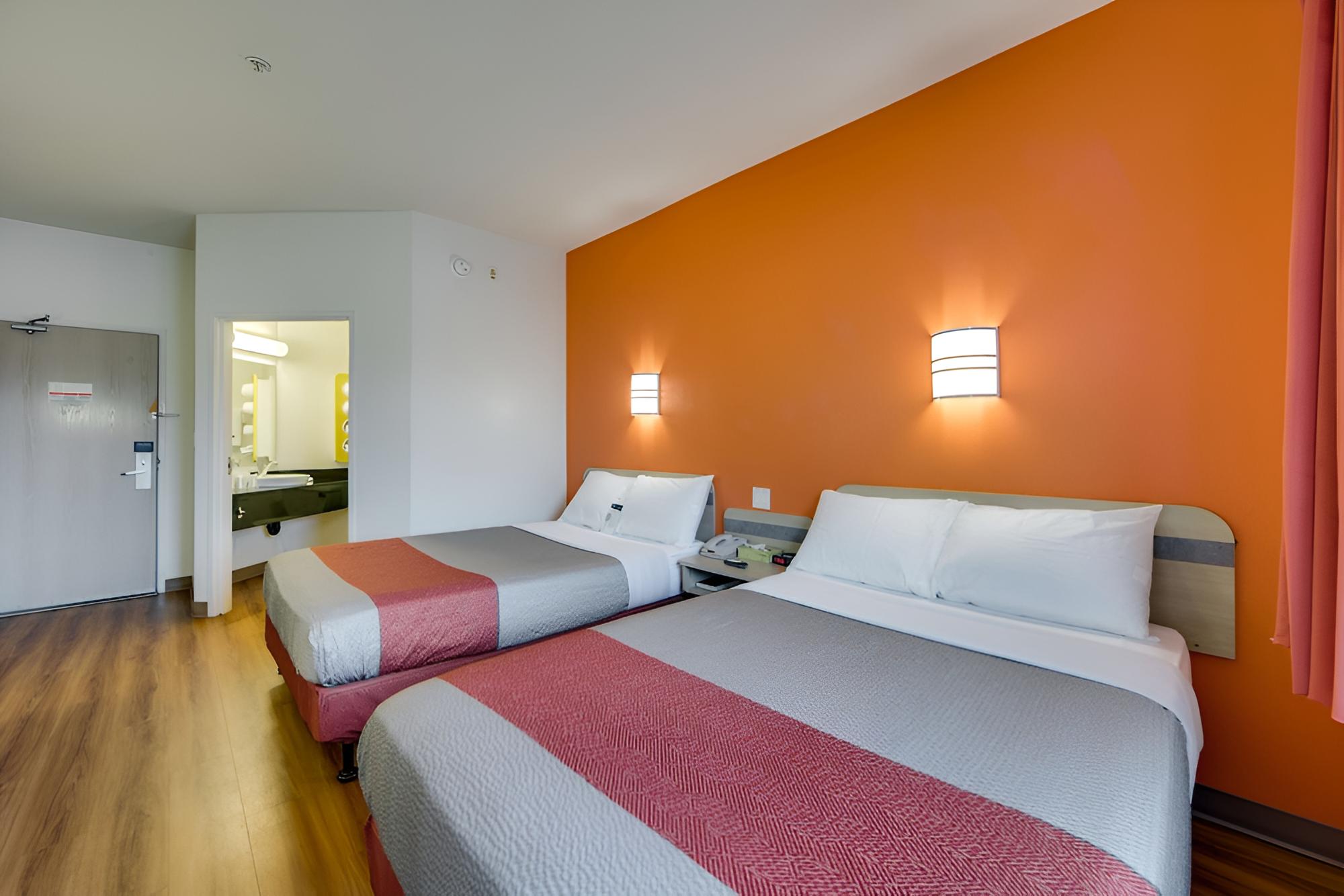 Standard Room, 2 Double Beds, Non Smoking photo 3