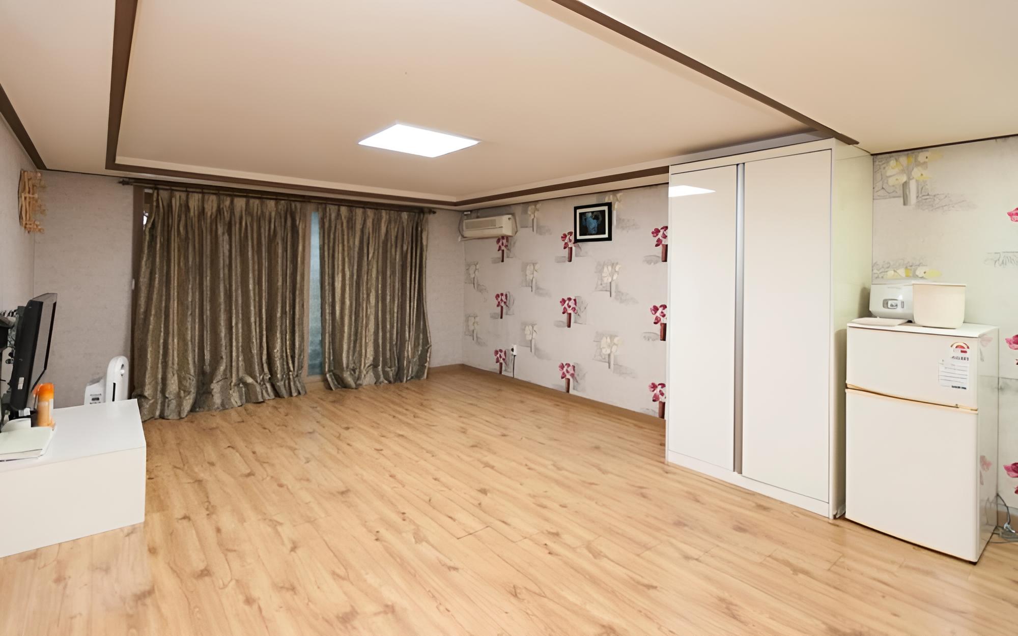 Room (Movable 102 (bedroom))