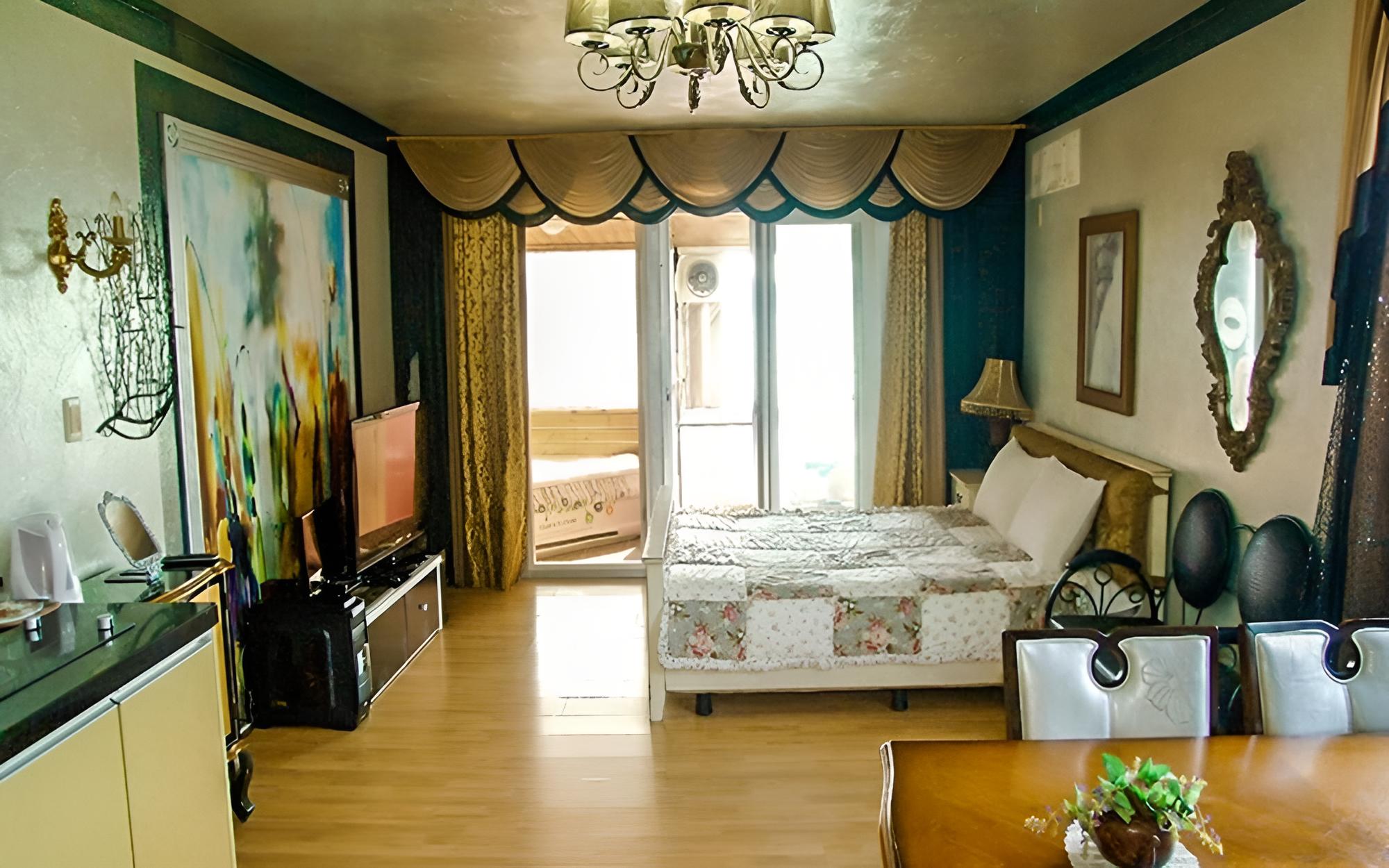 Room (Harmony)