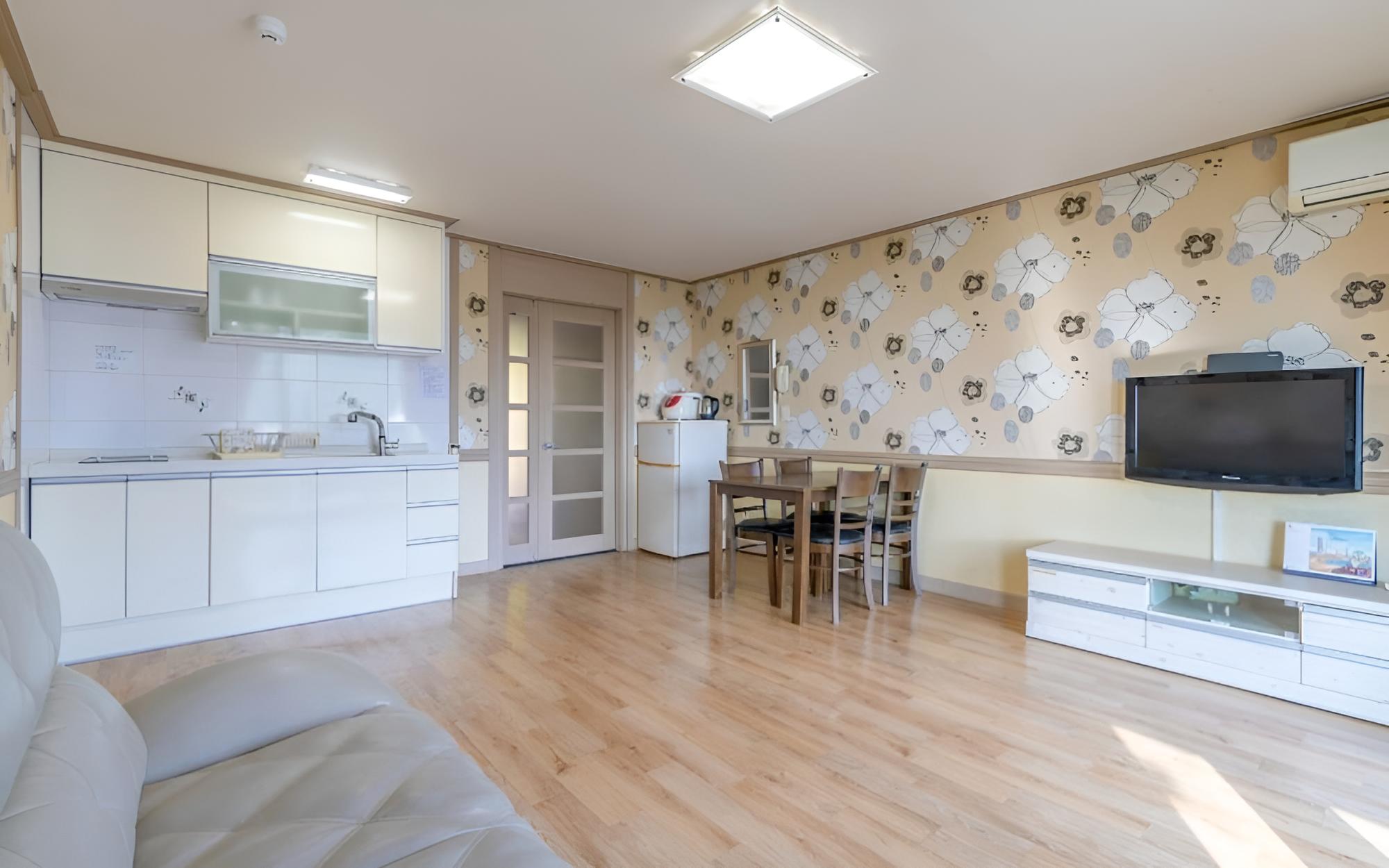 Room (Pearl) - Photo 7