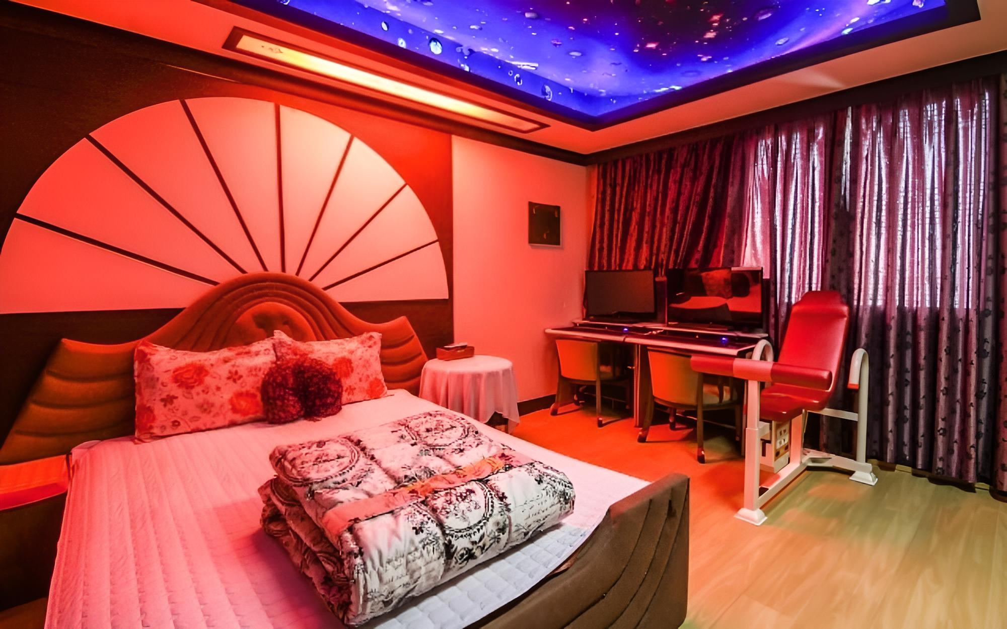 Room (Couple PC)