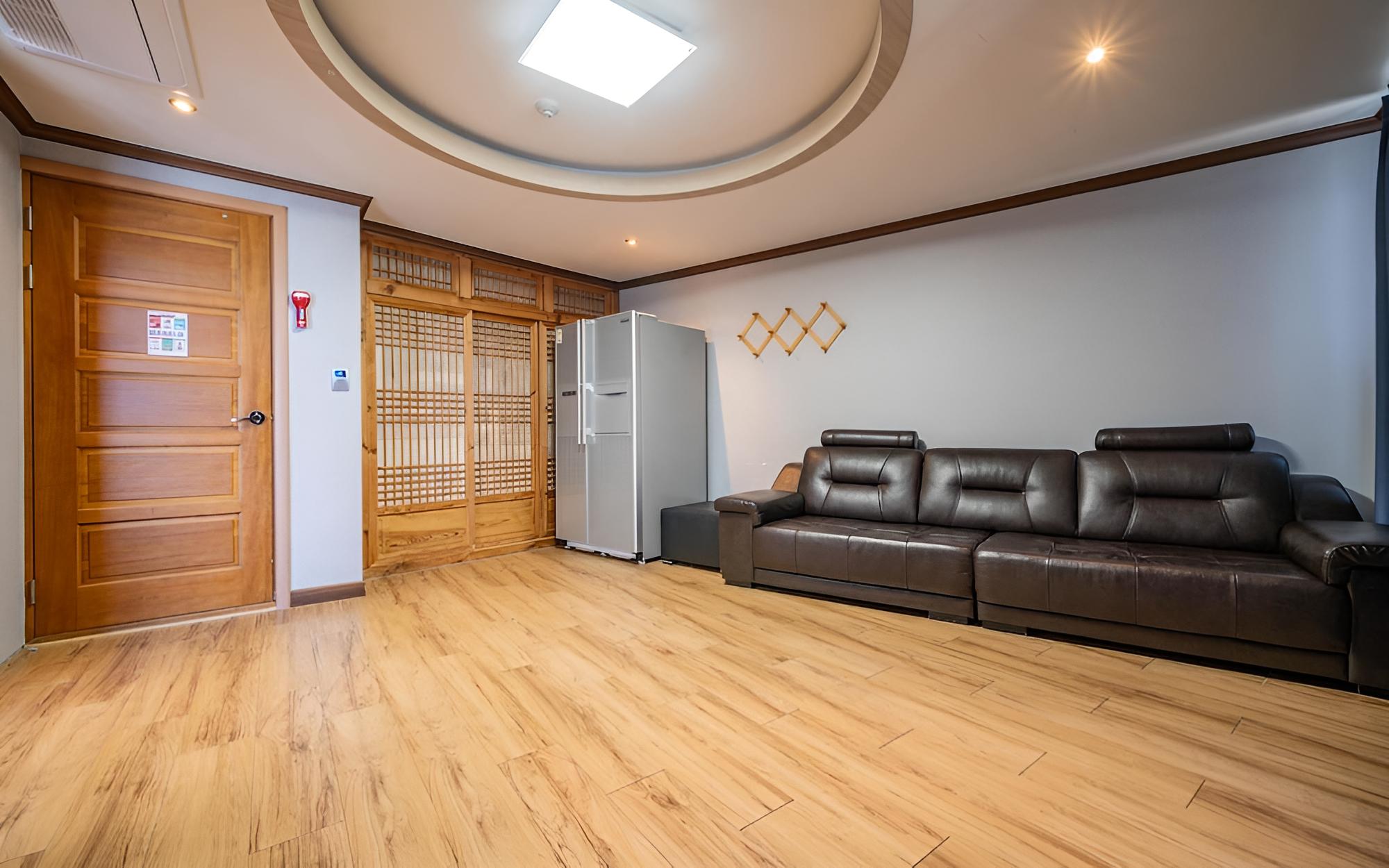 Room (Group Room)