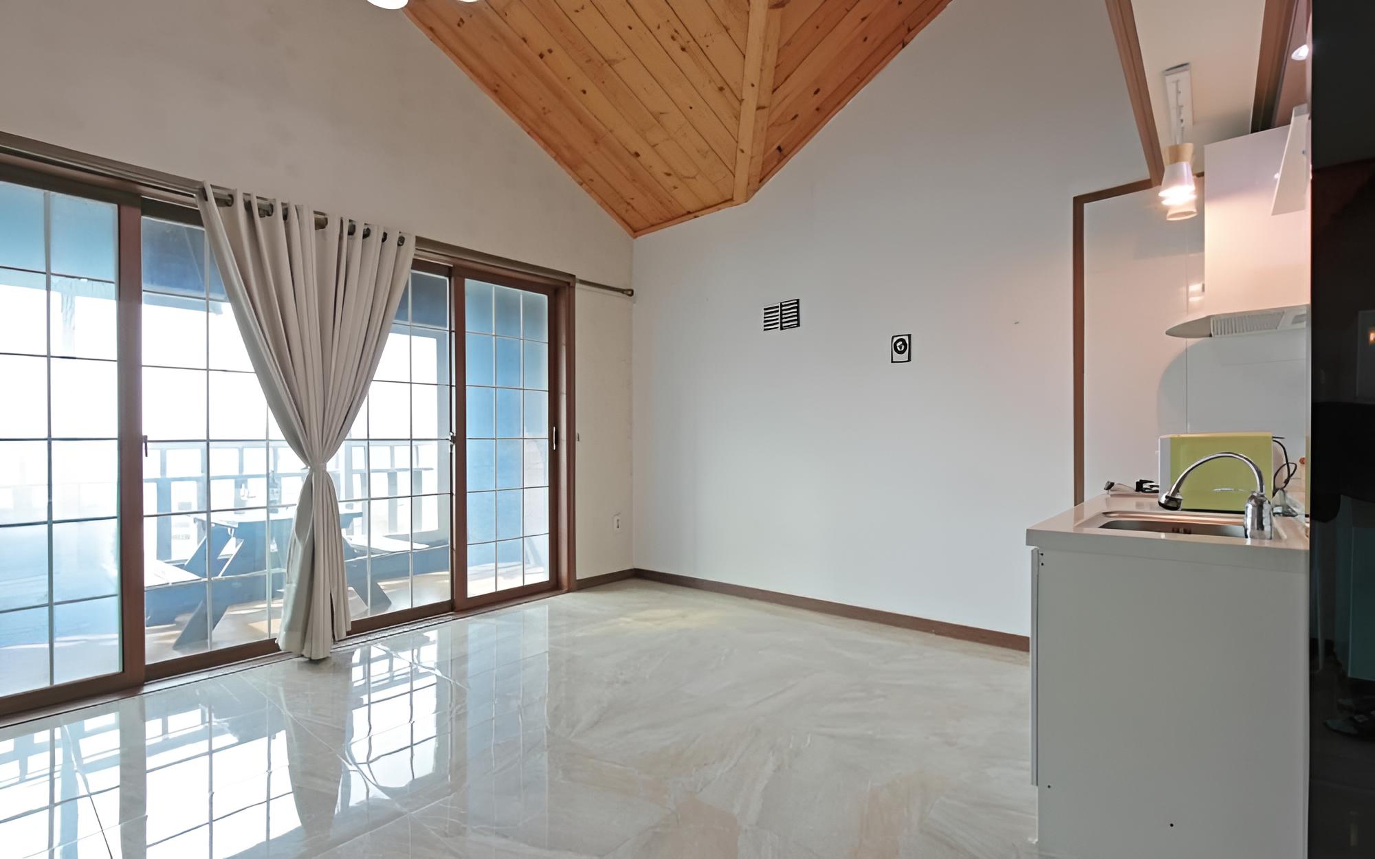 Room (A303 (Duplex Private Terrace))