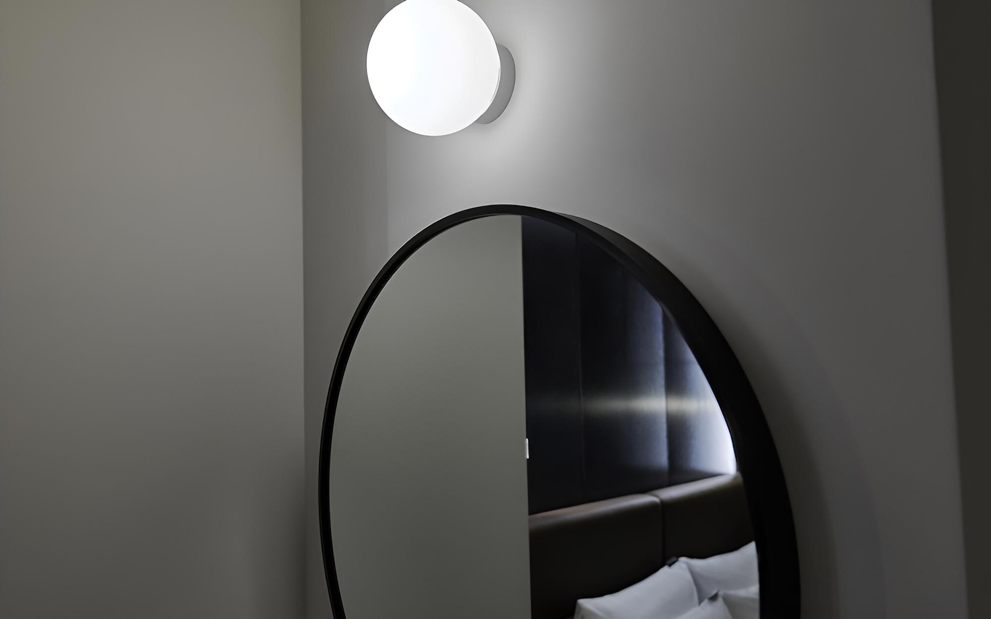 Room (Suite (simmons/65-inch TV/styler equi) - Photo 5