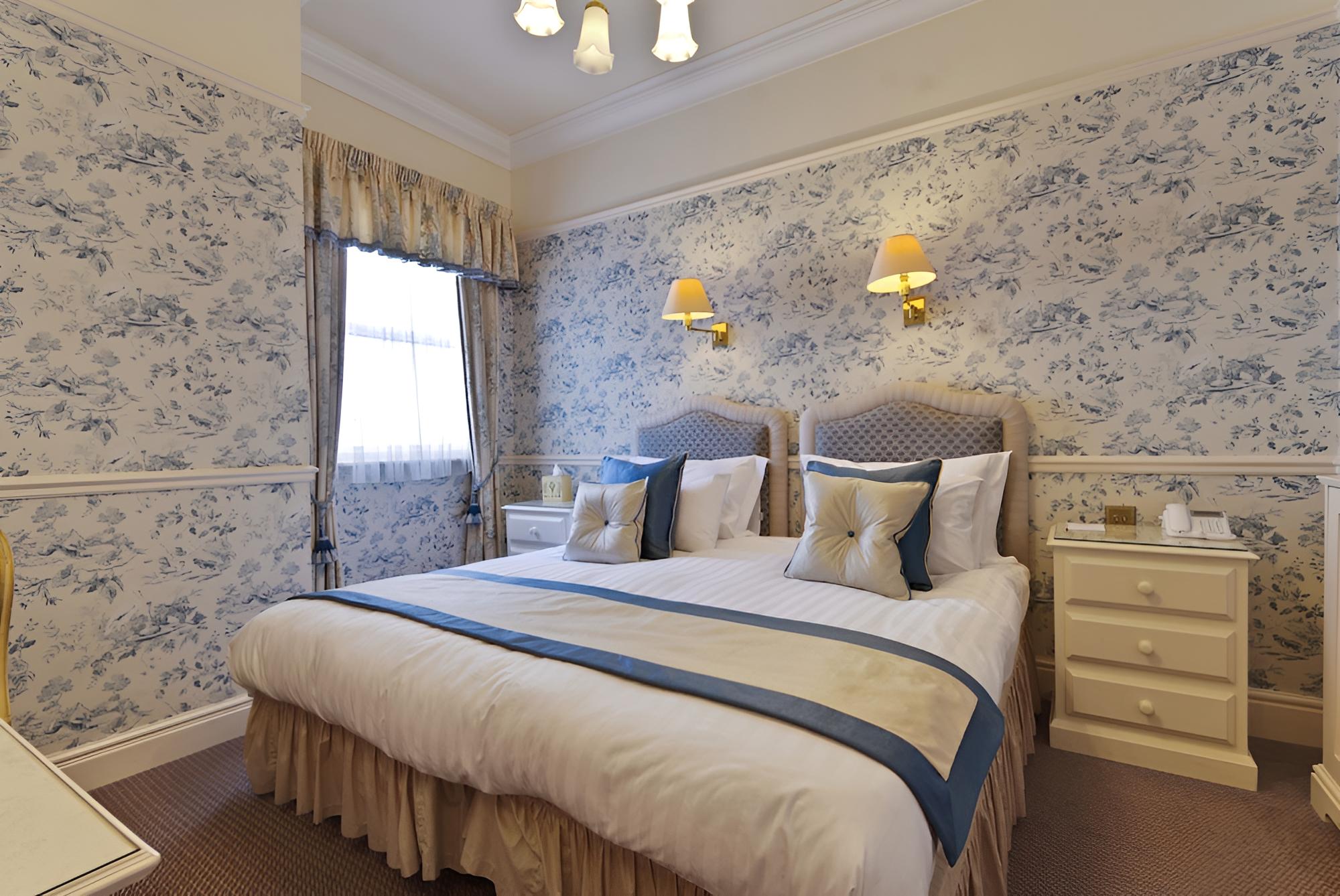 Double Room, Bathtub