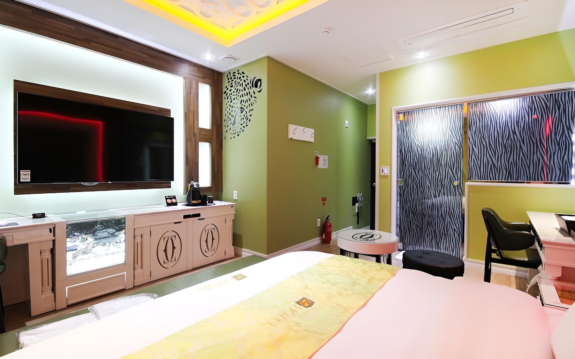 Room (1 room 1 parking (Premium A)) - Photo 8