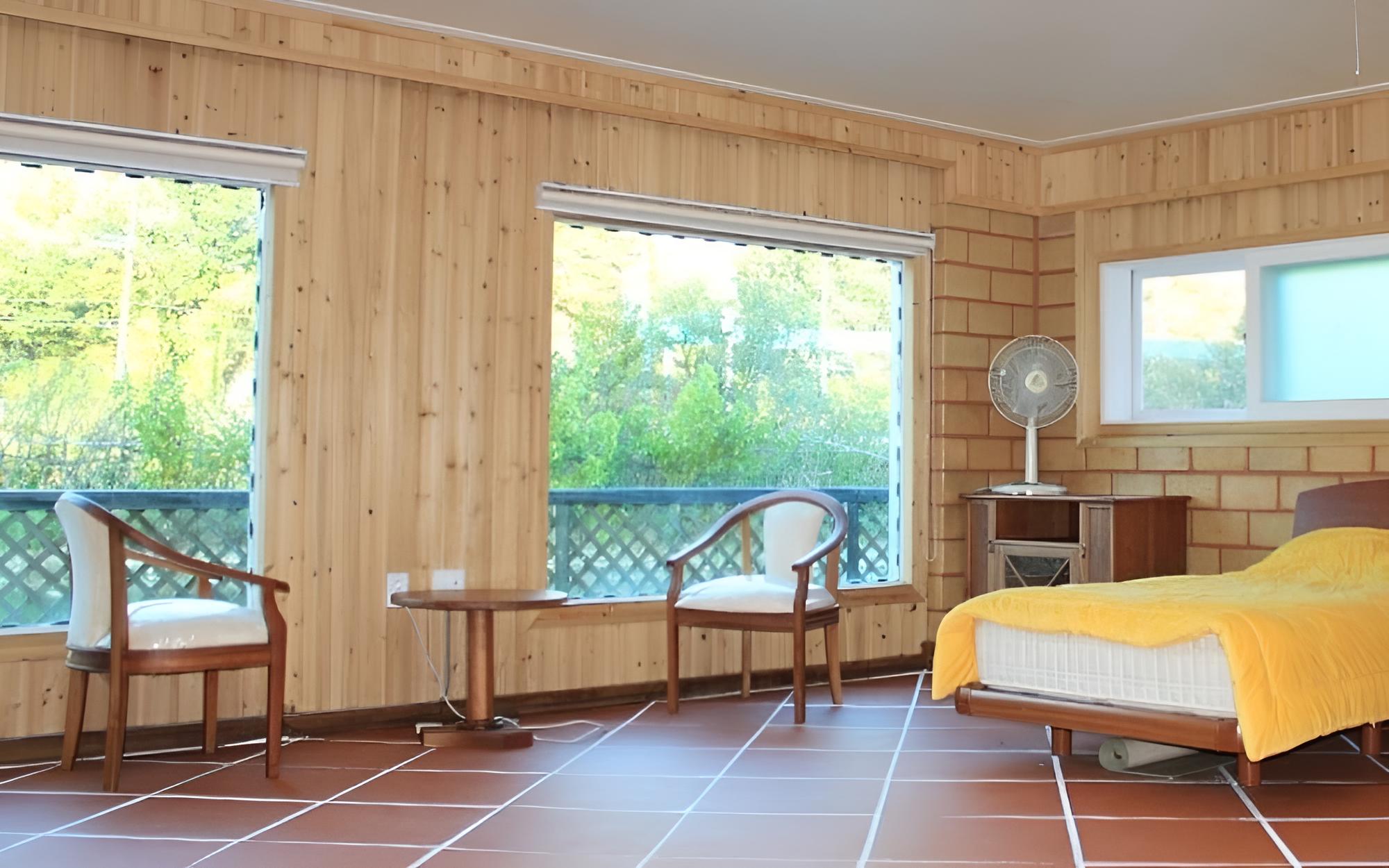 Room (Room 3)