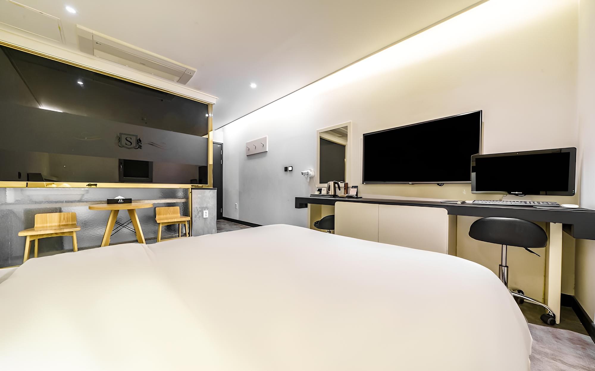 Room (Standard (OTT)) - Photo 2