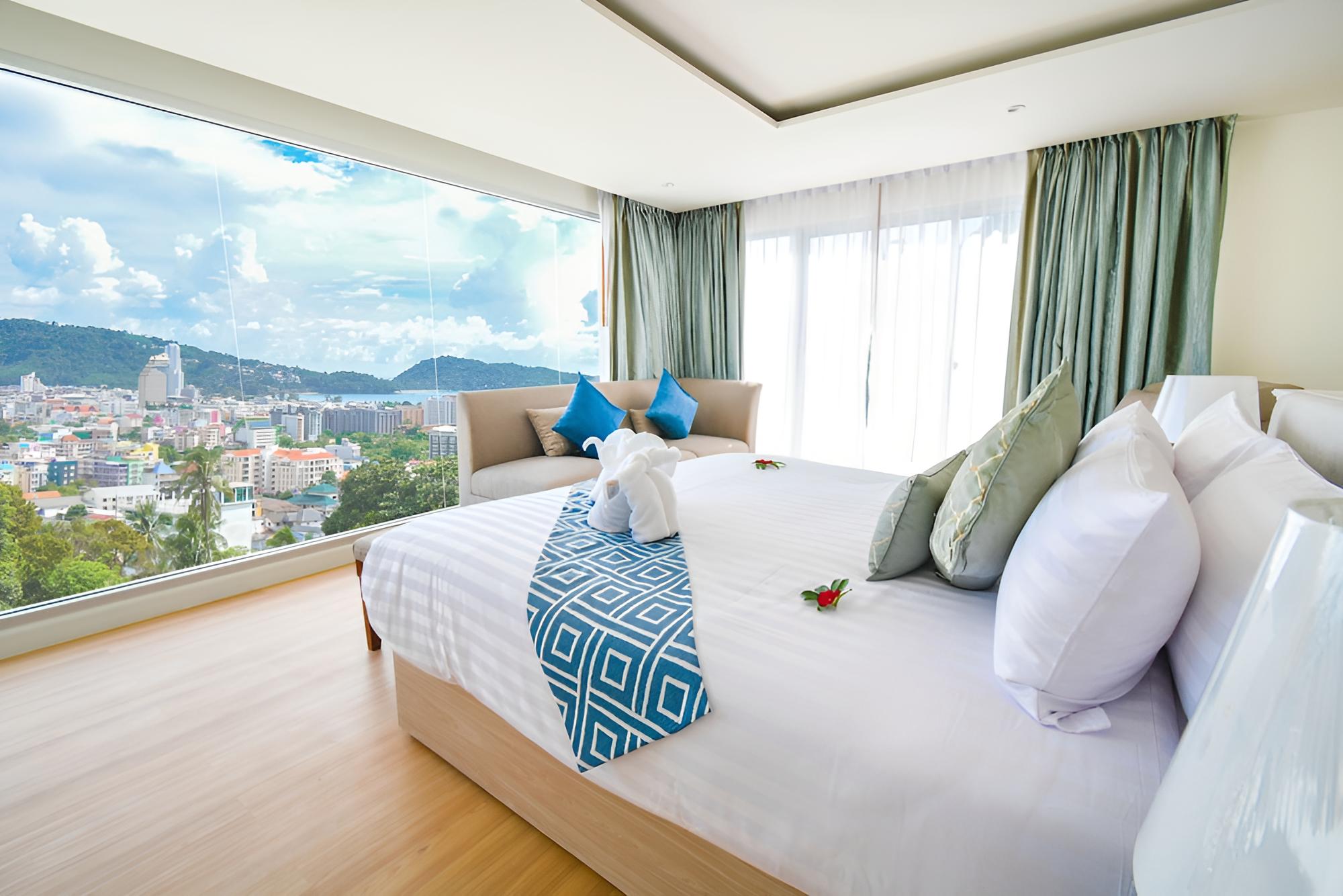 1 Bedroom Corner Suite with Sea View