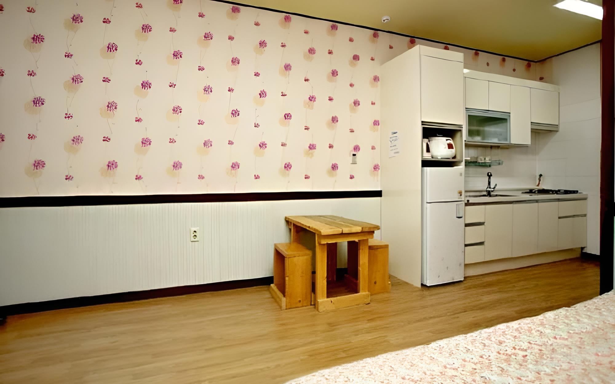 Room (Room 102) - Photo 4