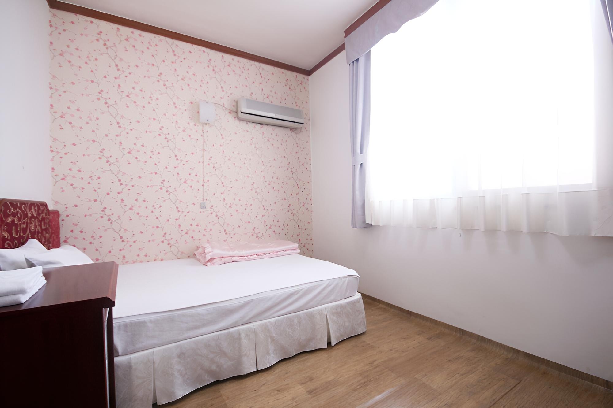 Room (Bed Room)