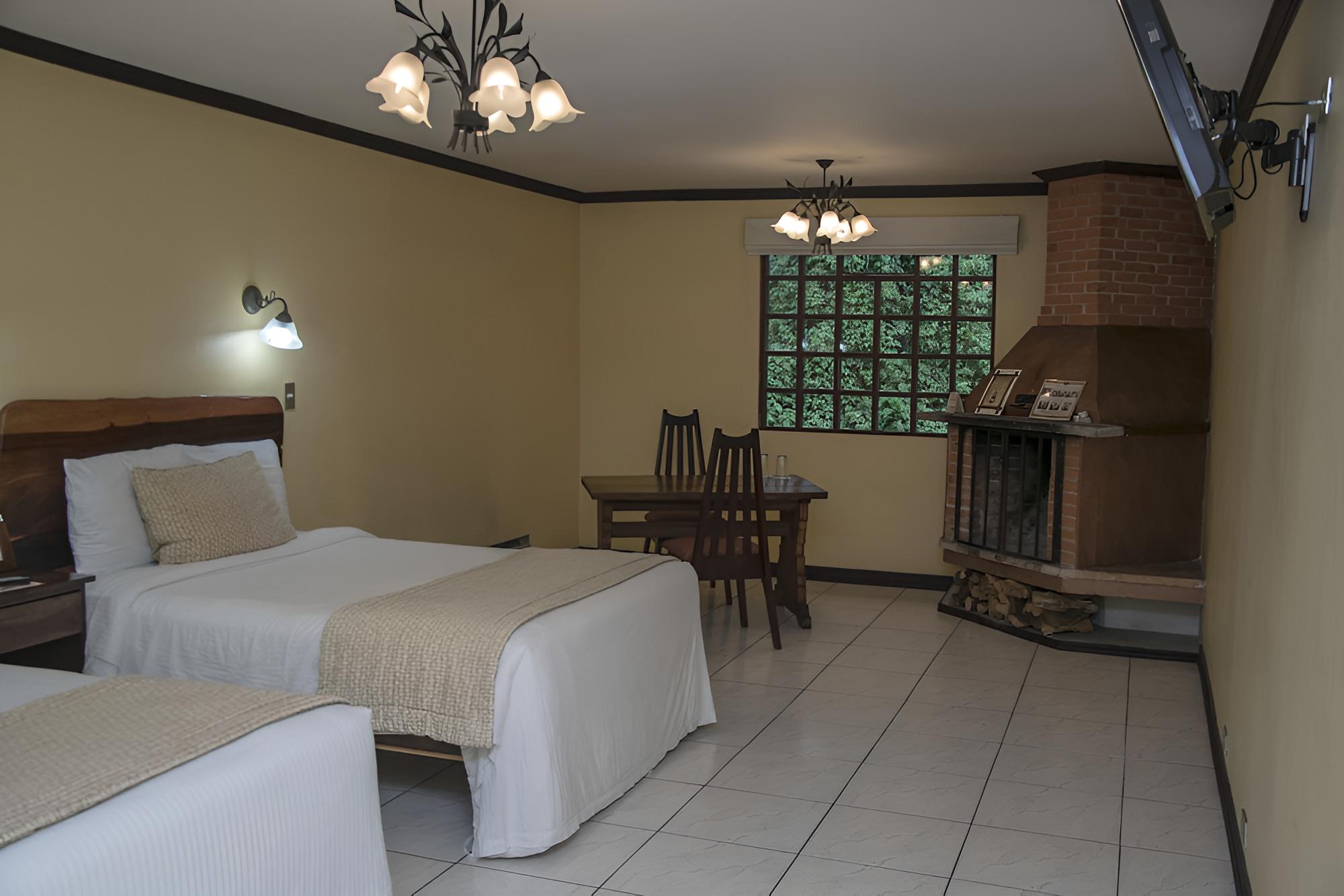 Standard Suite, 2 Double Beds photo 3