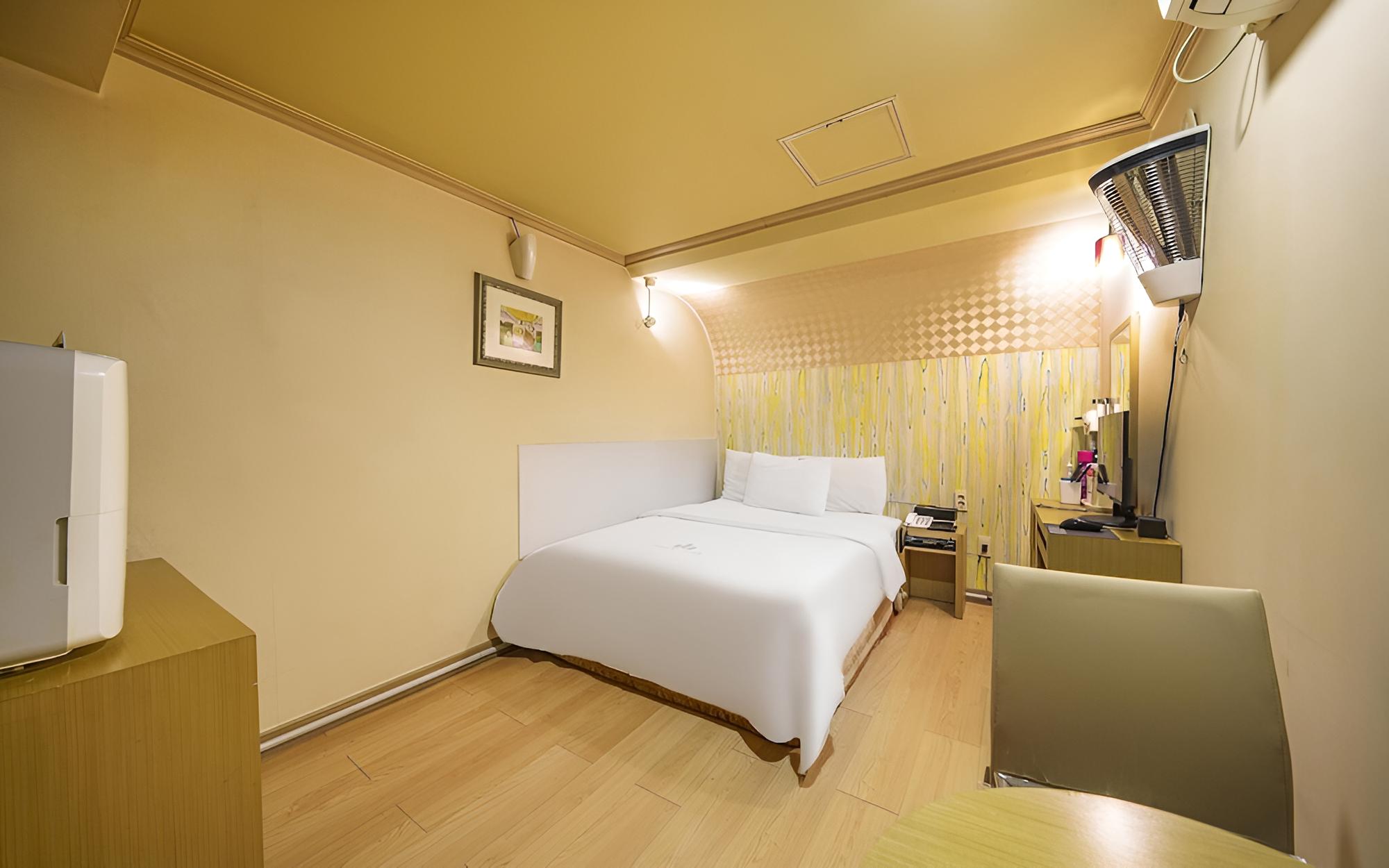 Room (Mini room (walk-in only) (Netflix You)