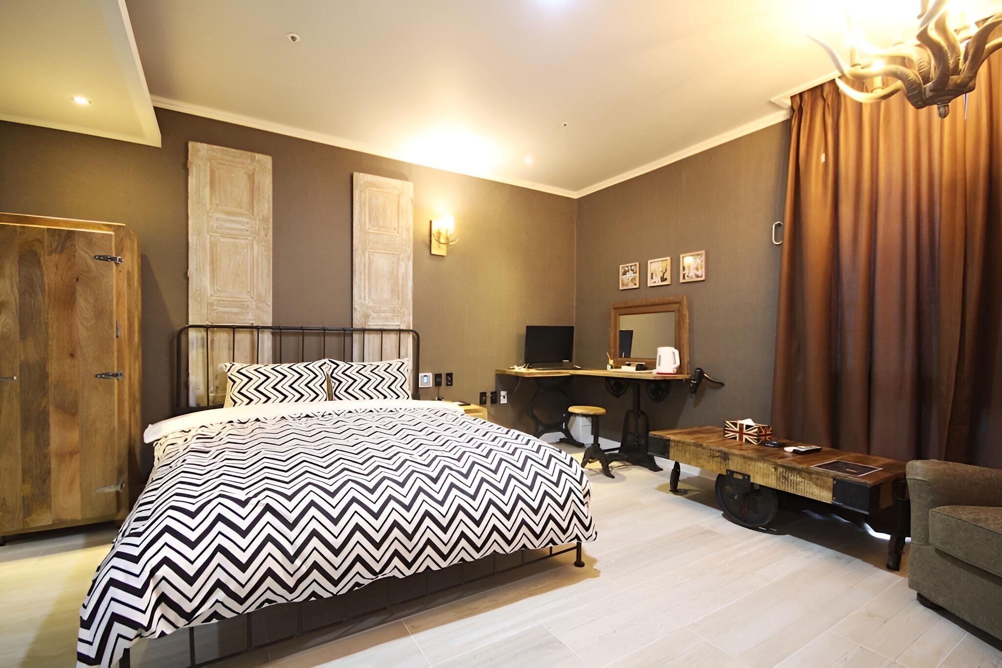 Room (Deluxe- Tue-Fri breakfast provided (N) - Photo 6
