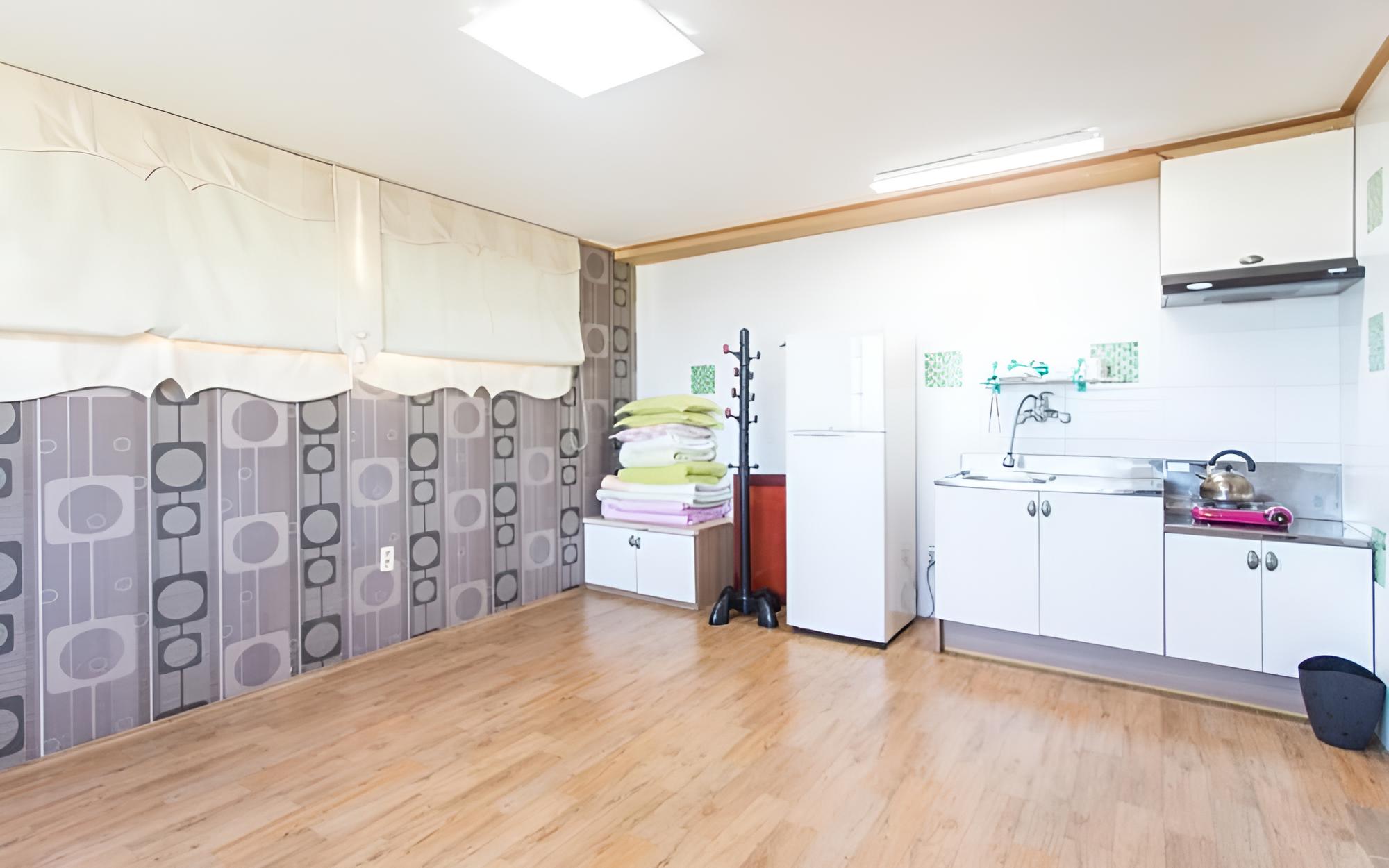 Room (Room 209 (Condo-style room self-cater)