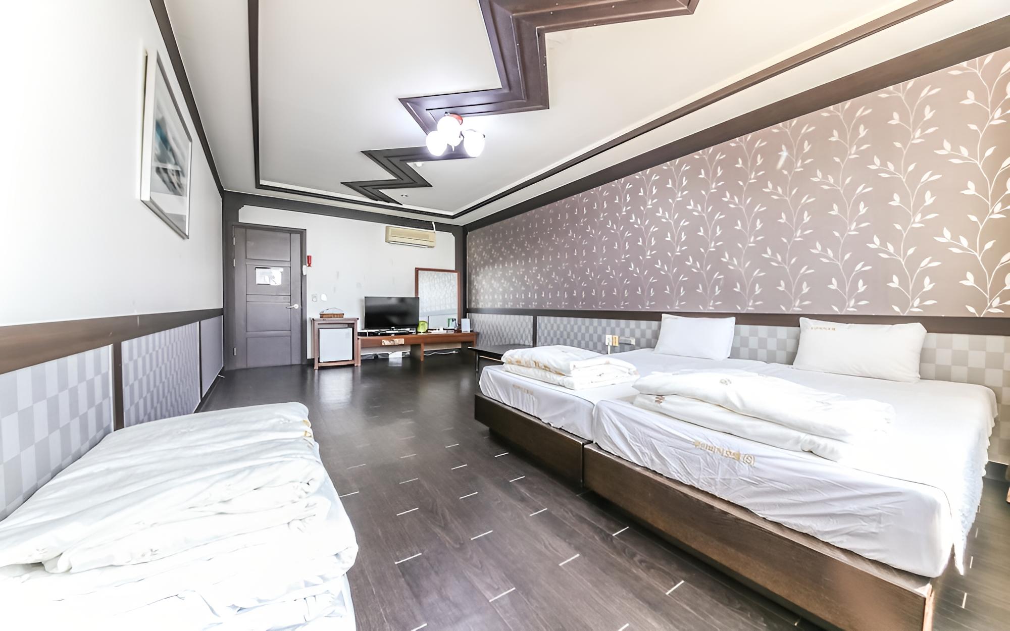 Room (Grand-Ondol) - Photo 2