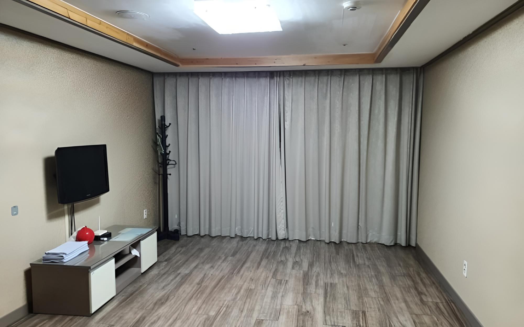 Room (Hotel type (ondol) Room 304)