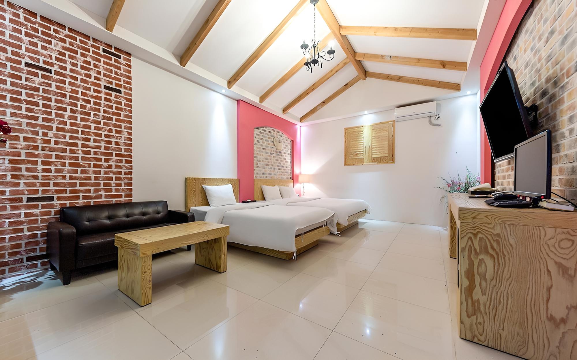 Room (Twin Bed Room)