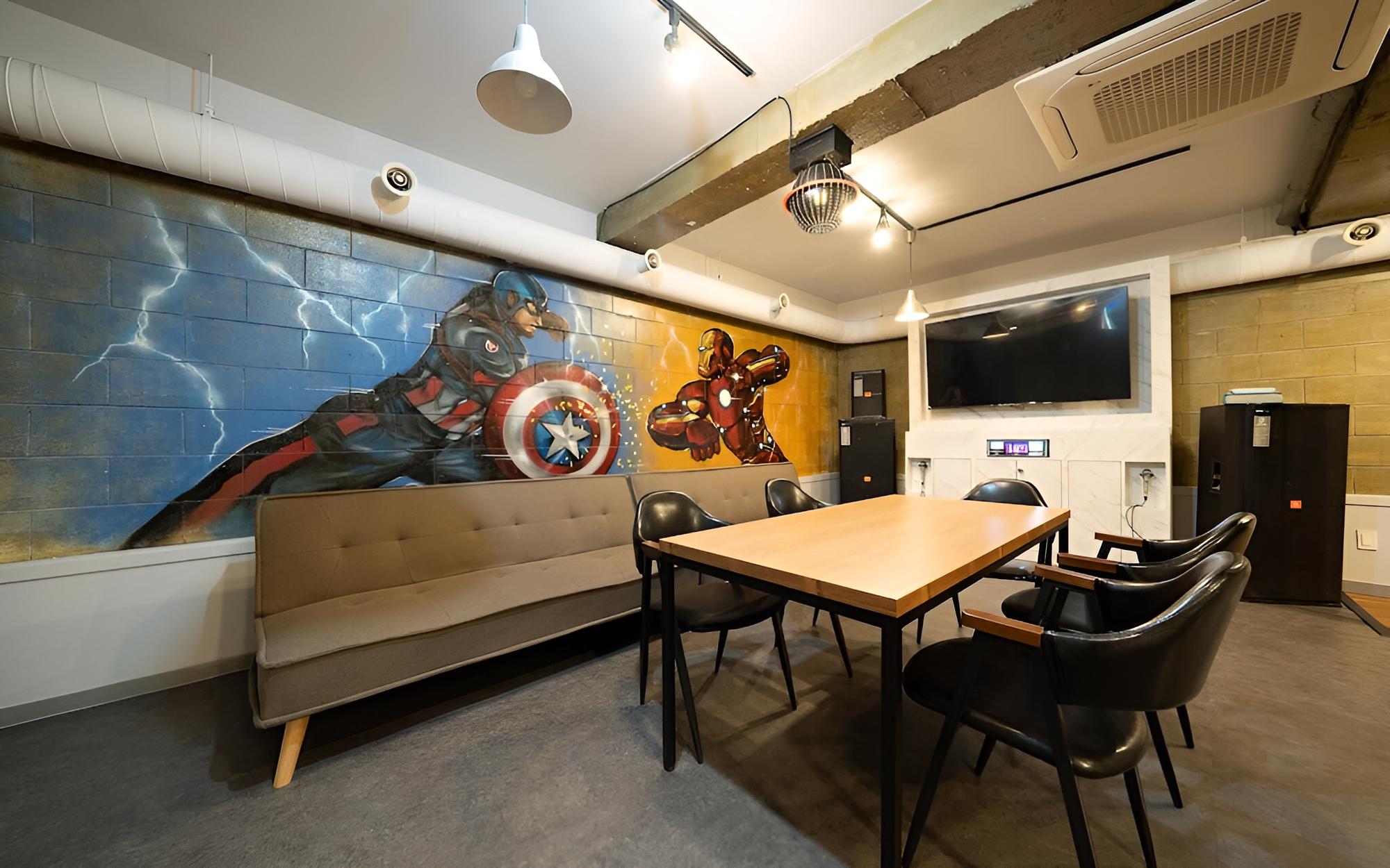 Room (Party room (large karaoke room 65-inc)