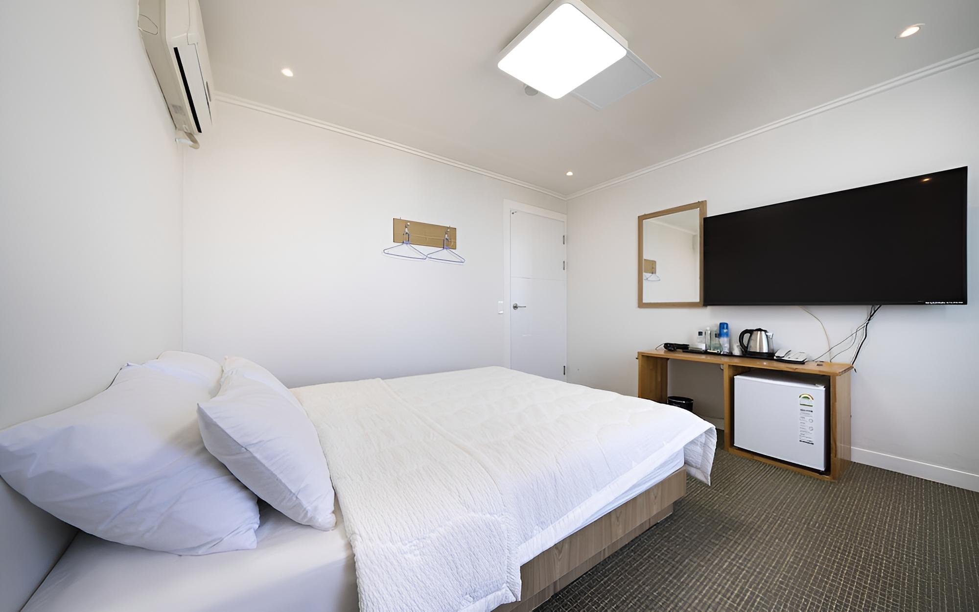 Room (Sea sunrise bed)