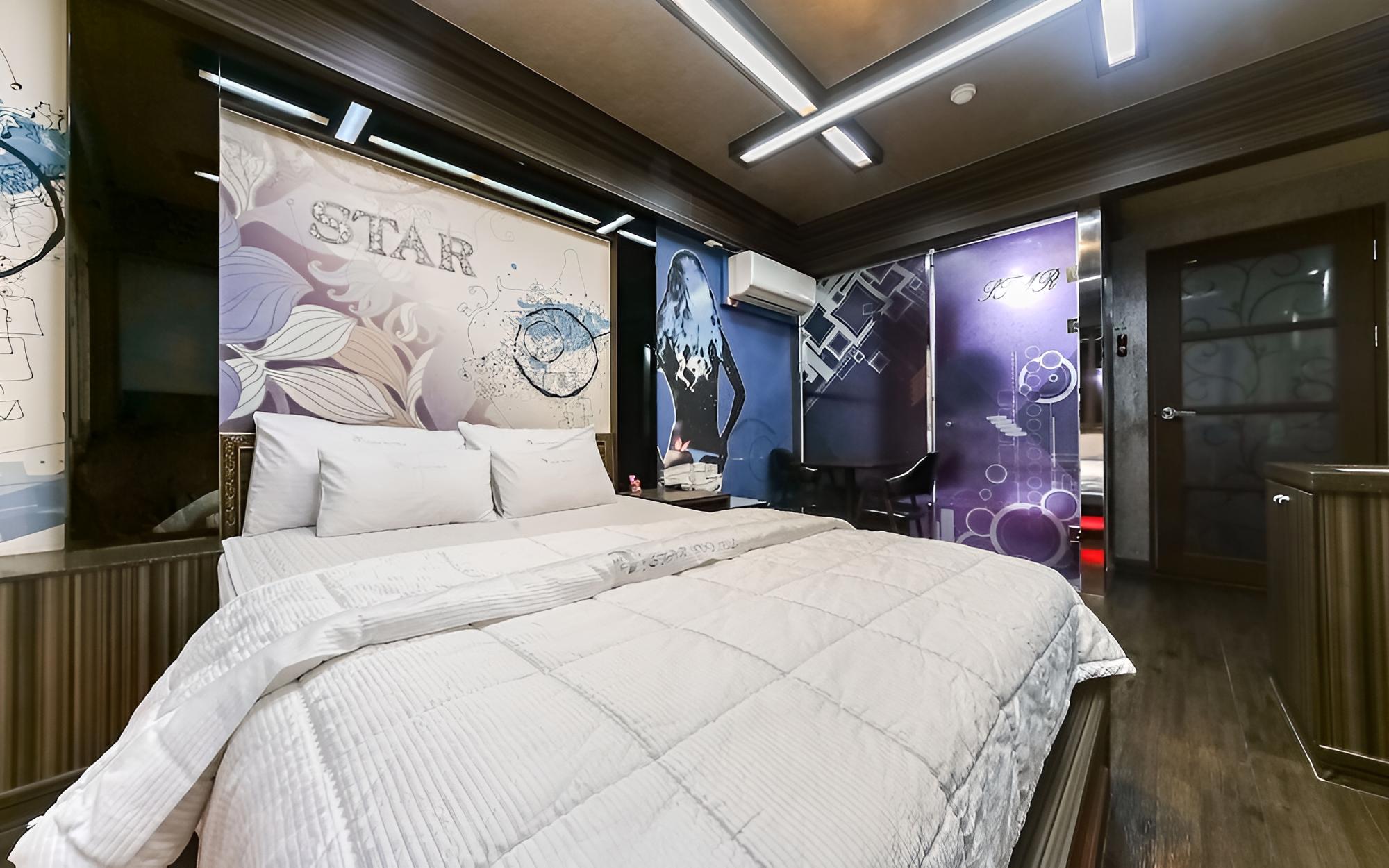 Room (Standard Room) - Photo 6