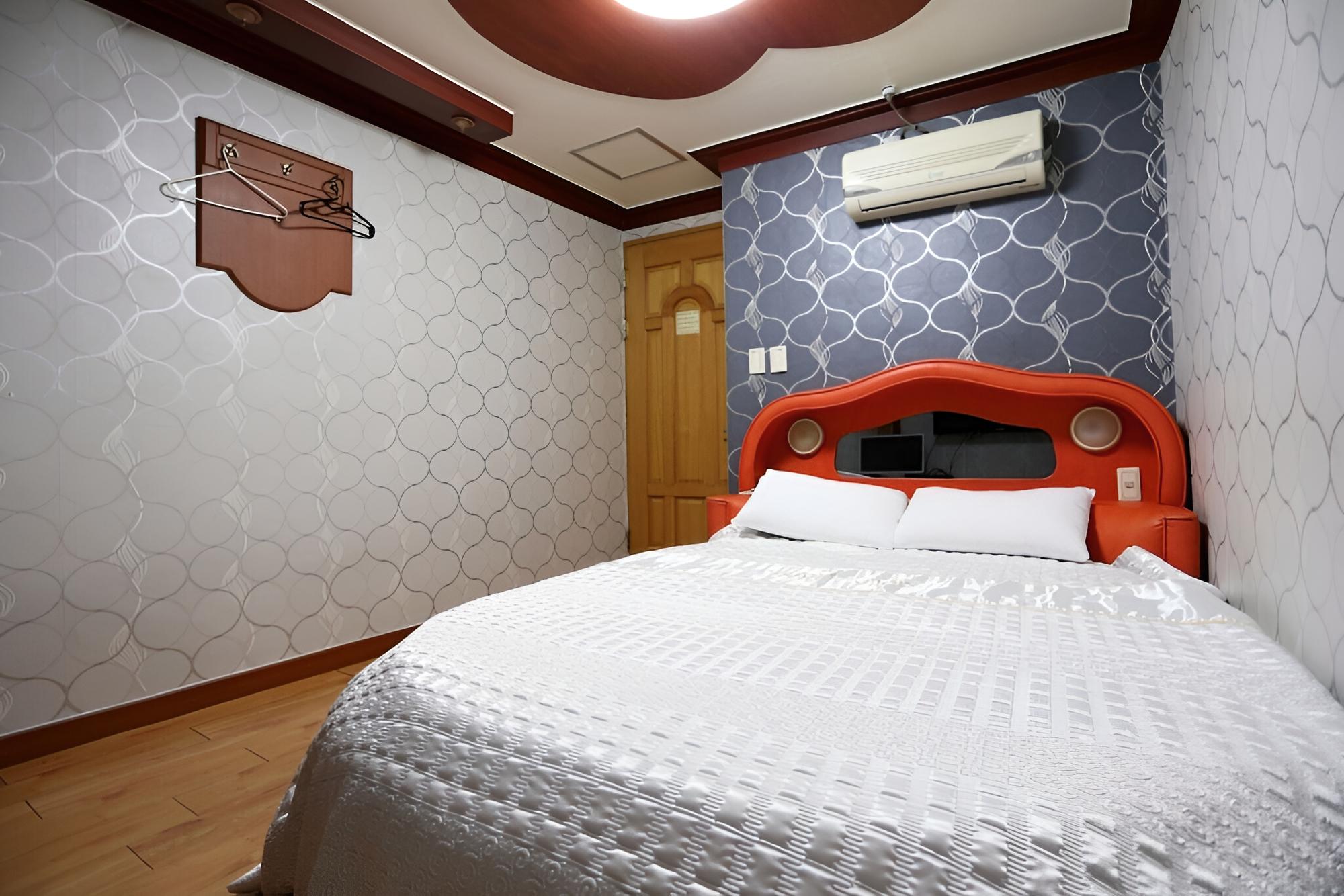 Room (Standard Room)