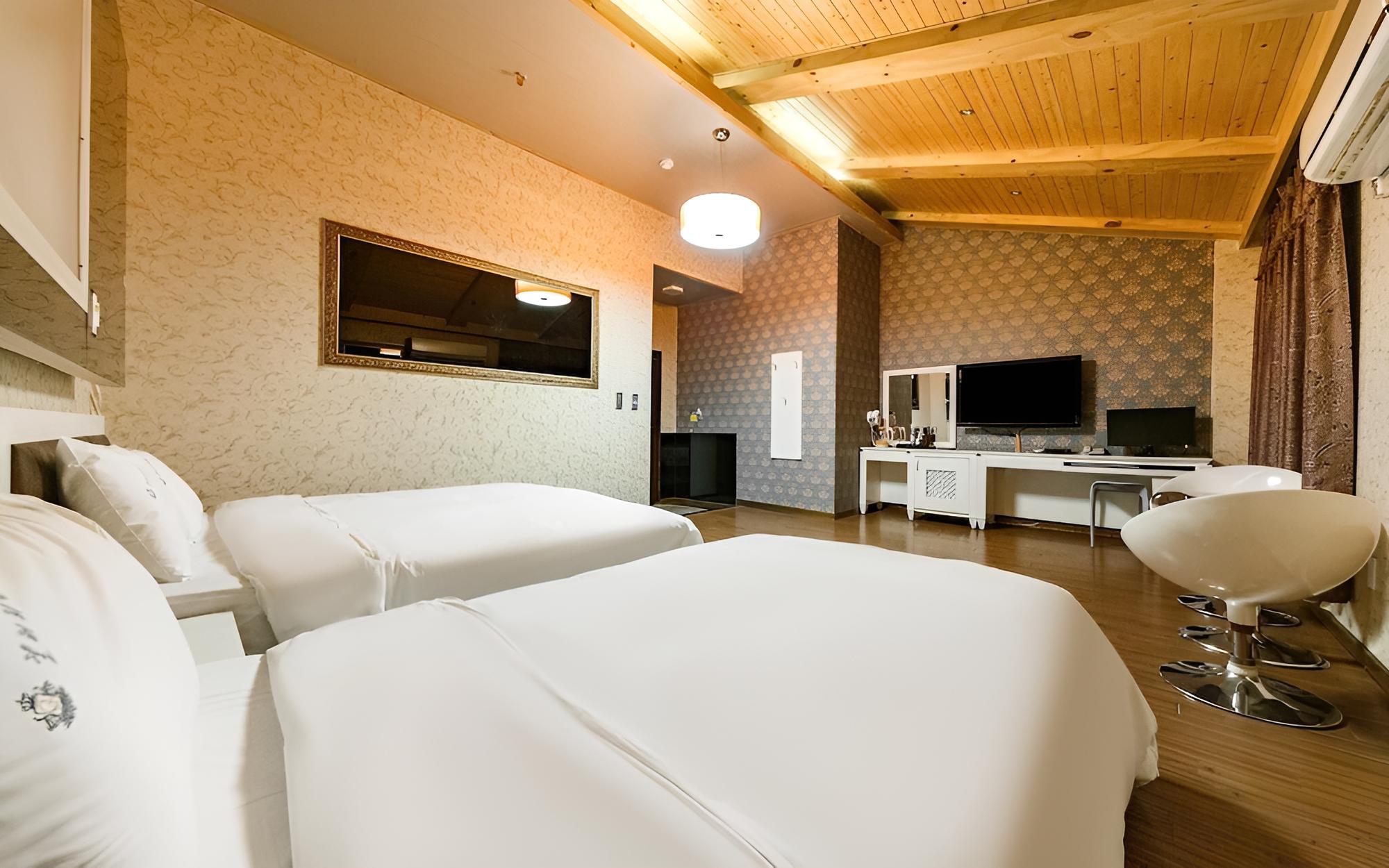 Room (Business Twin (Double+Single/Room for) - Photo 4