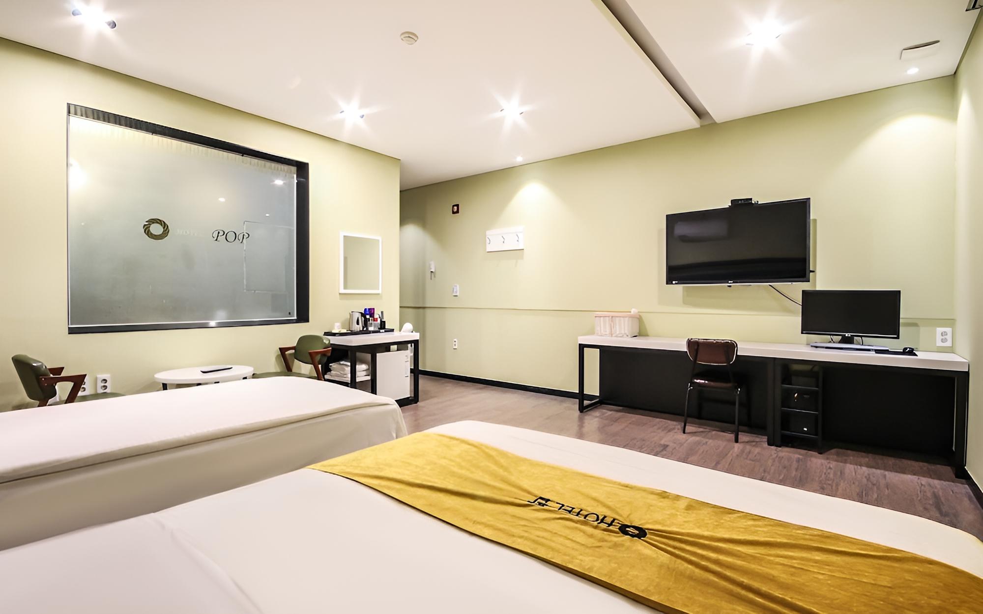 Room (Twin) - Photo 3