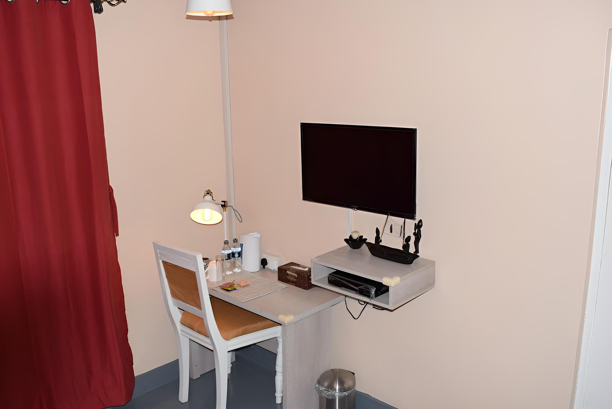 Deluxe Room (Queen)