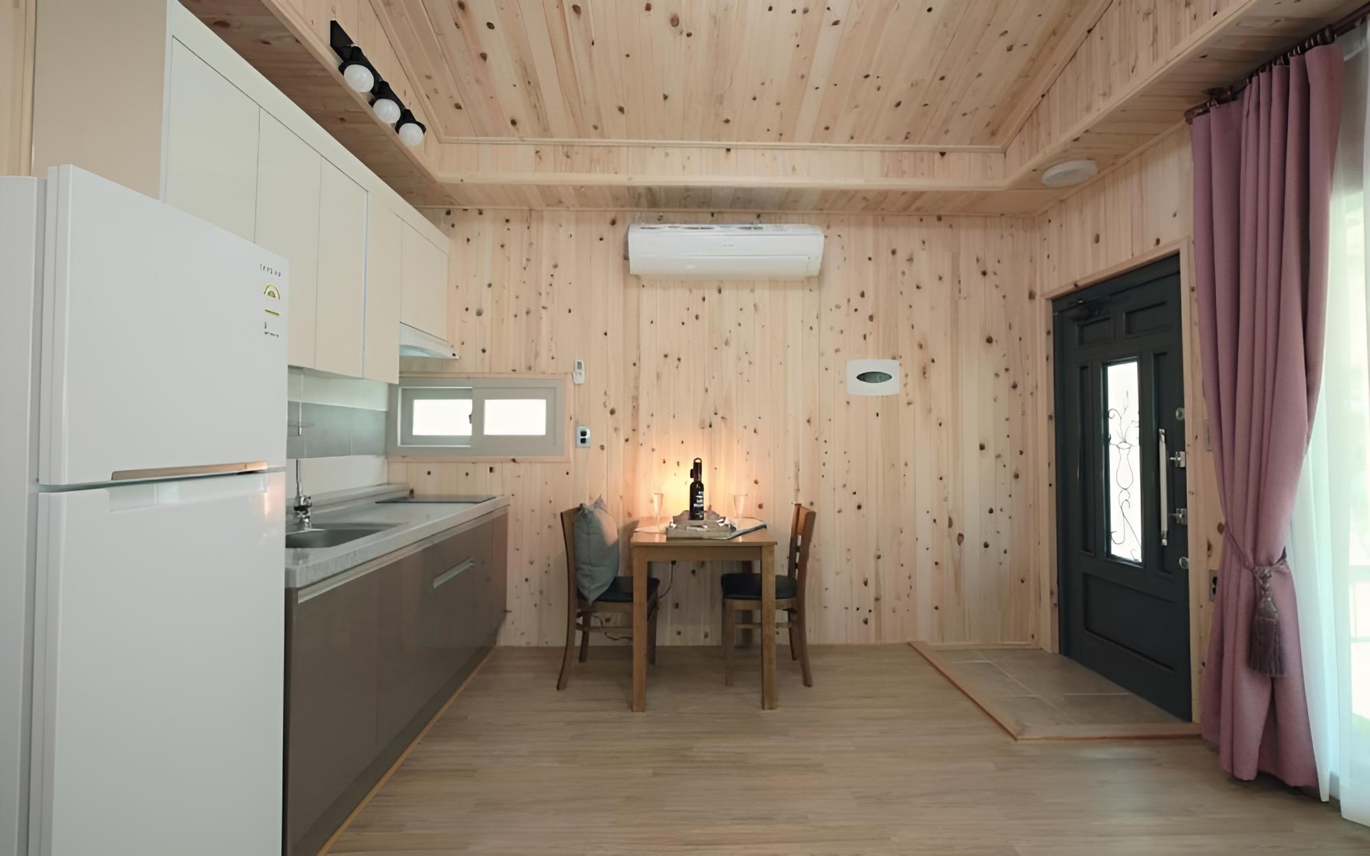 Room (8 buildings)