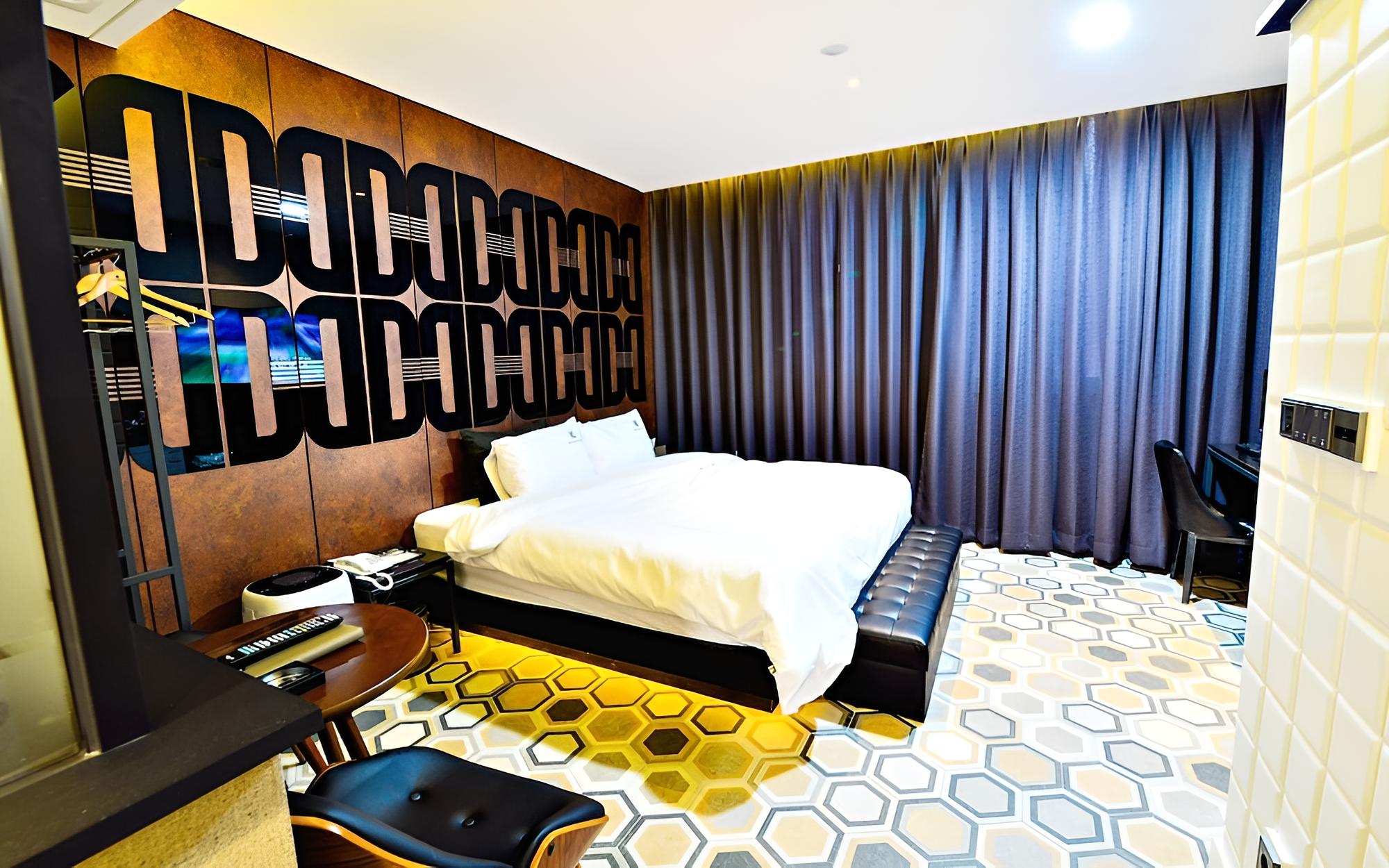 Room (1 vehicle per room premium (spa))