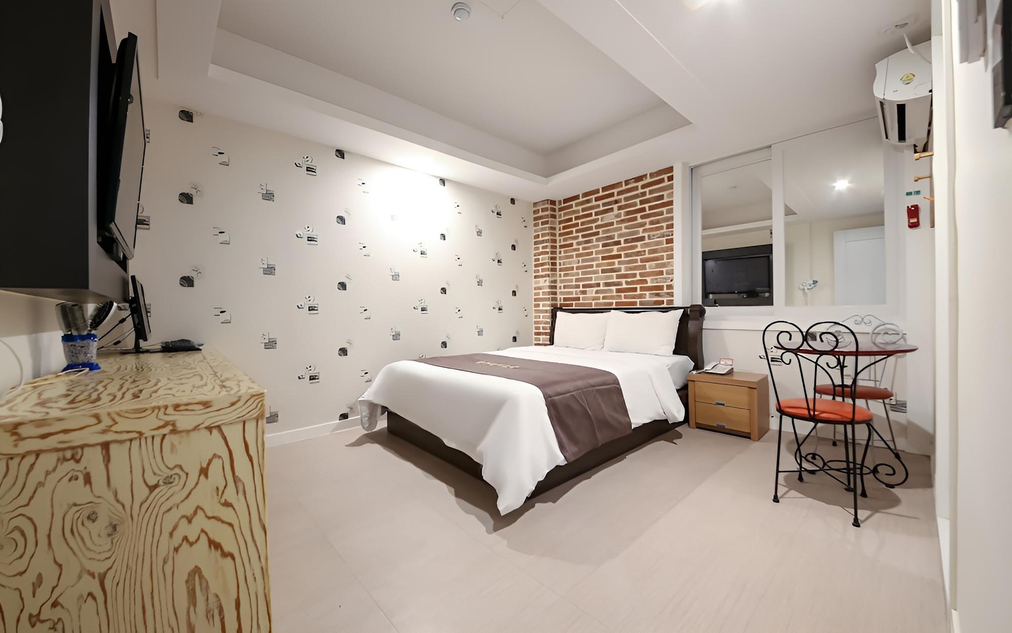Room (Standard Room)