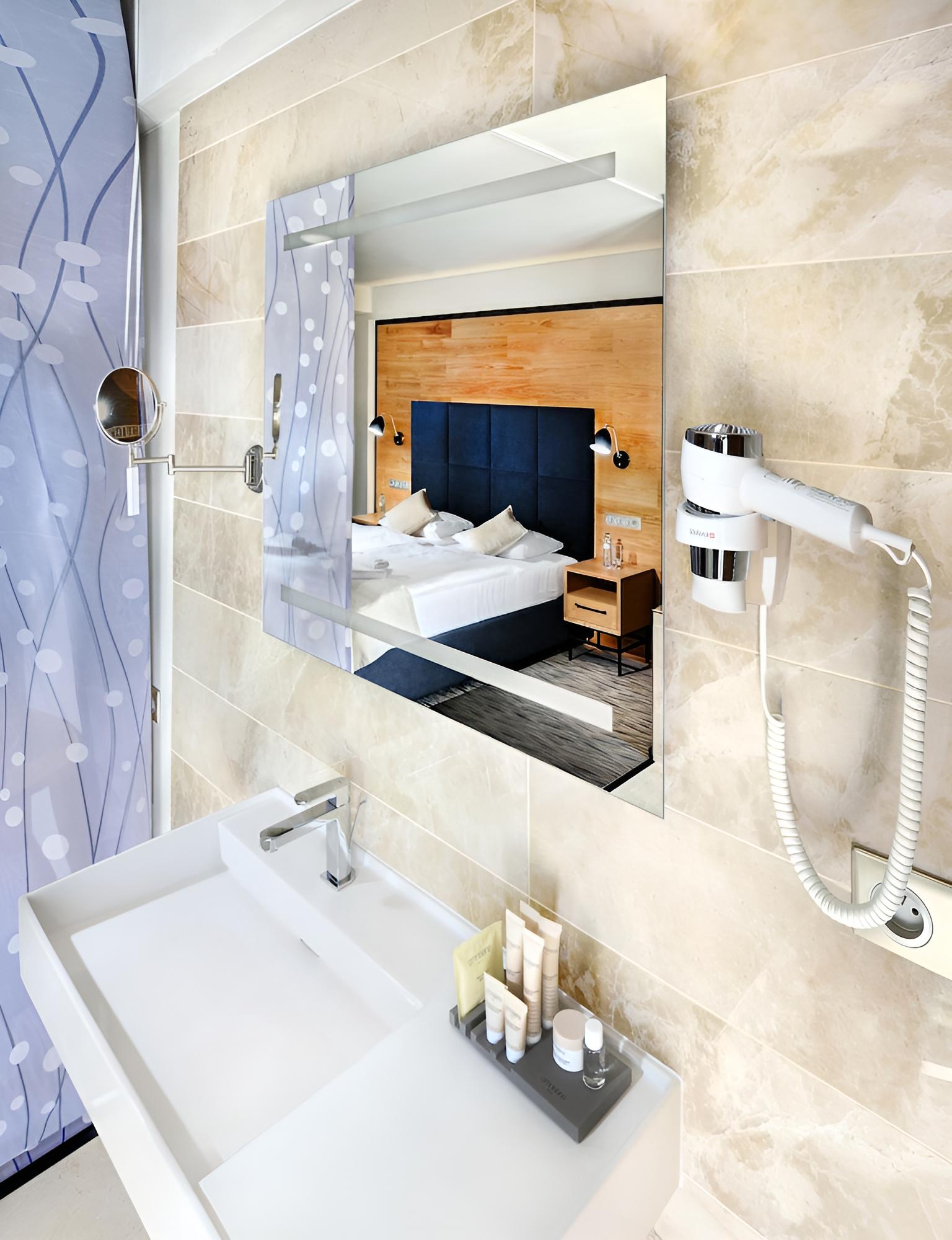 Deluxe Suite photo 3