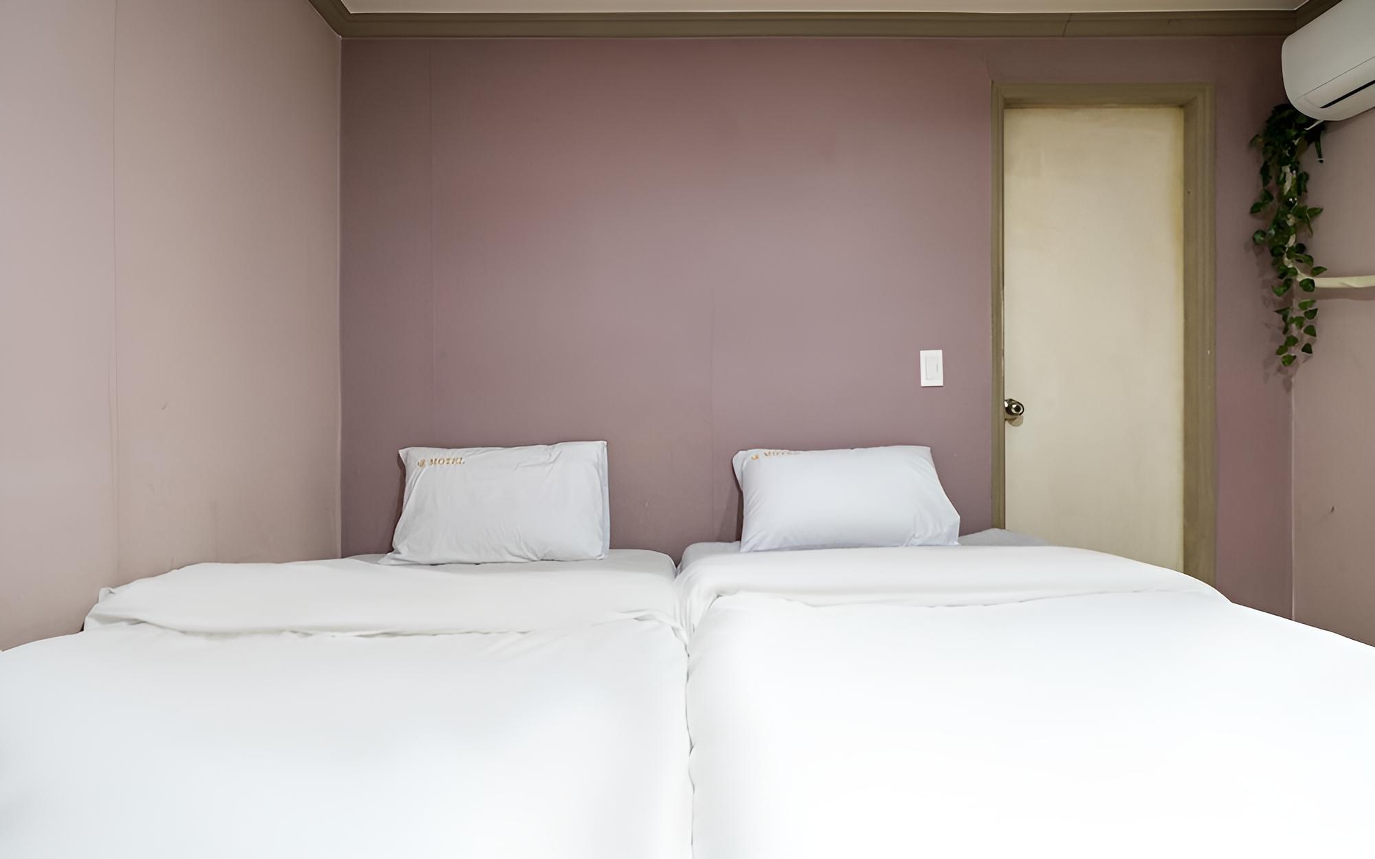 Room (Twin (Netflix air purifier))