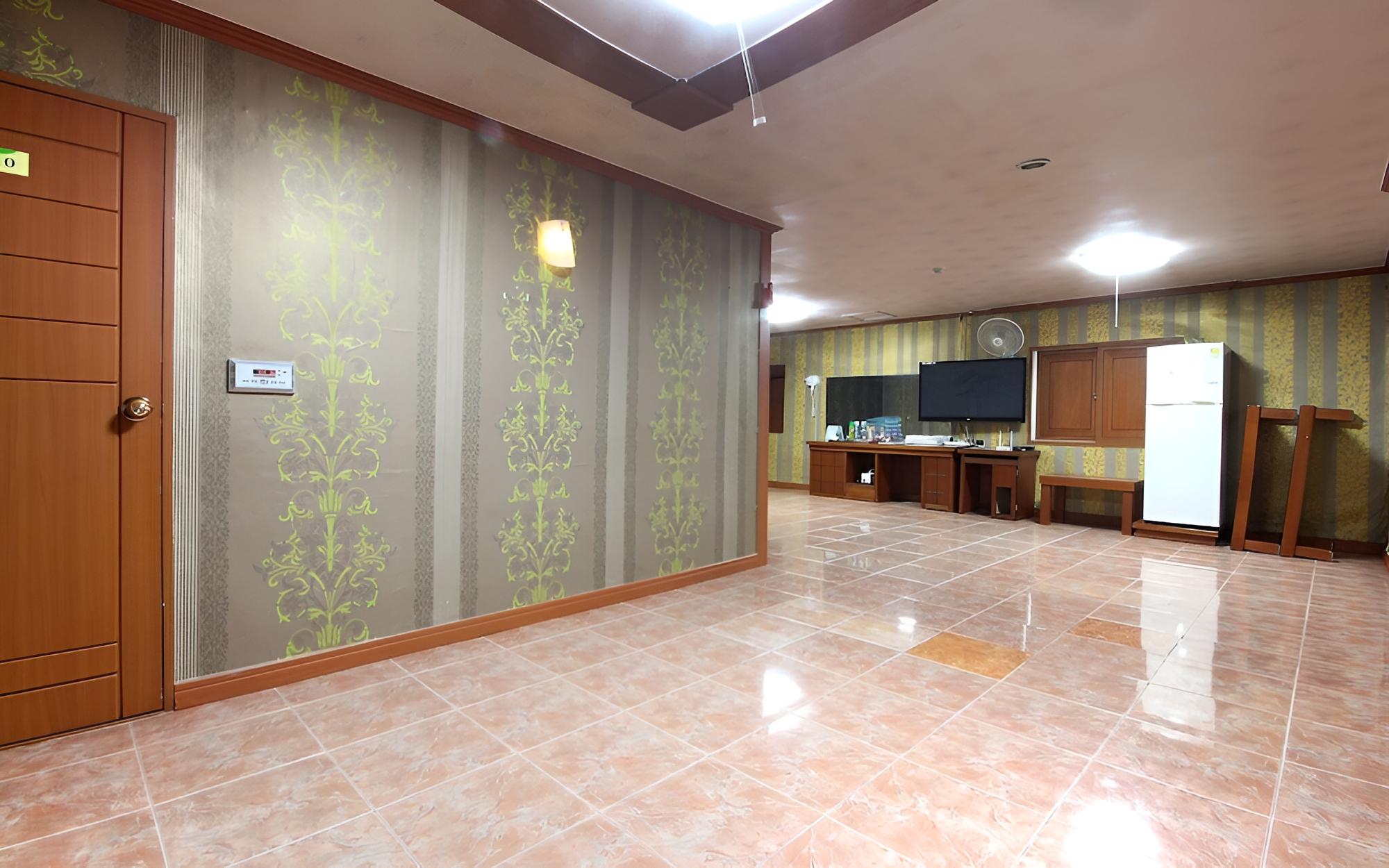 Room (Ondol (group)) photo 1