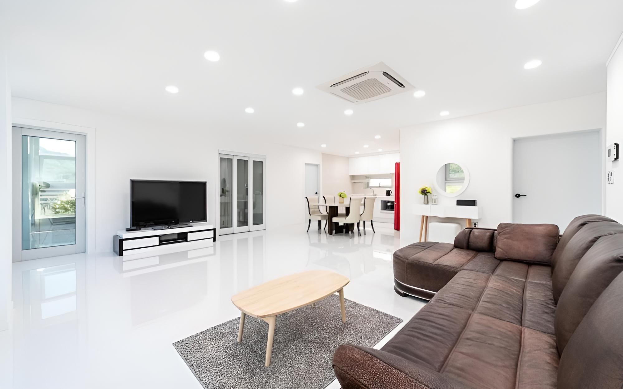 Room (Family 101 (Ondol Group Room))