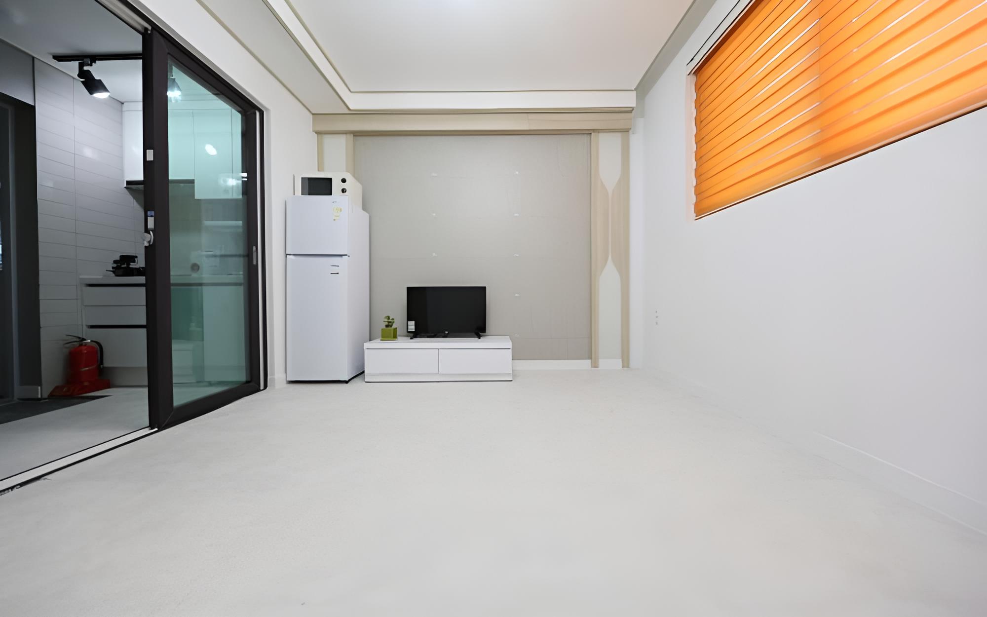 Room (Standard 101)