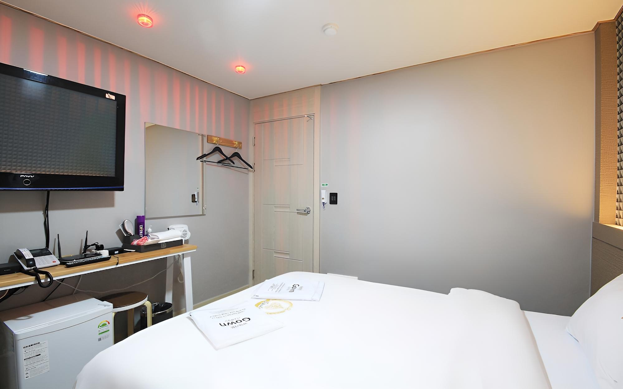 Room (Semi-Special Room - Non-smoking)