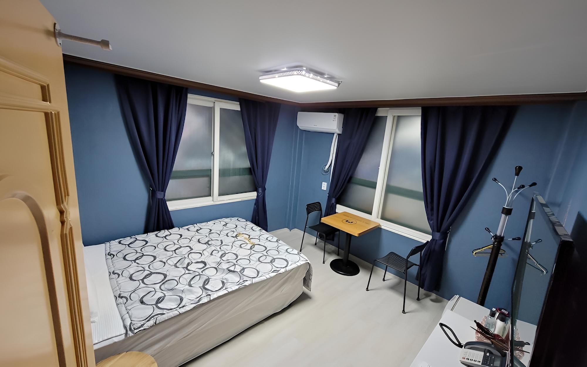 Room (Western-style Room (Double))