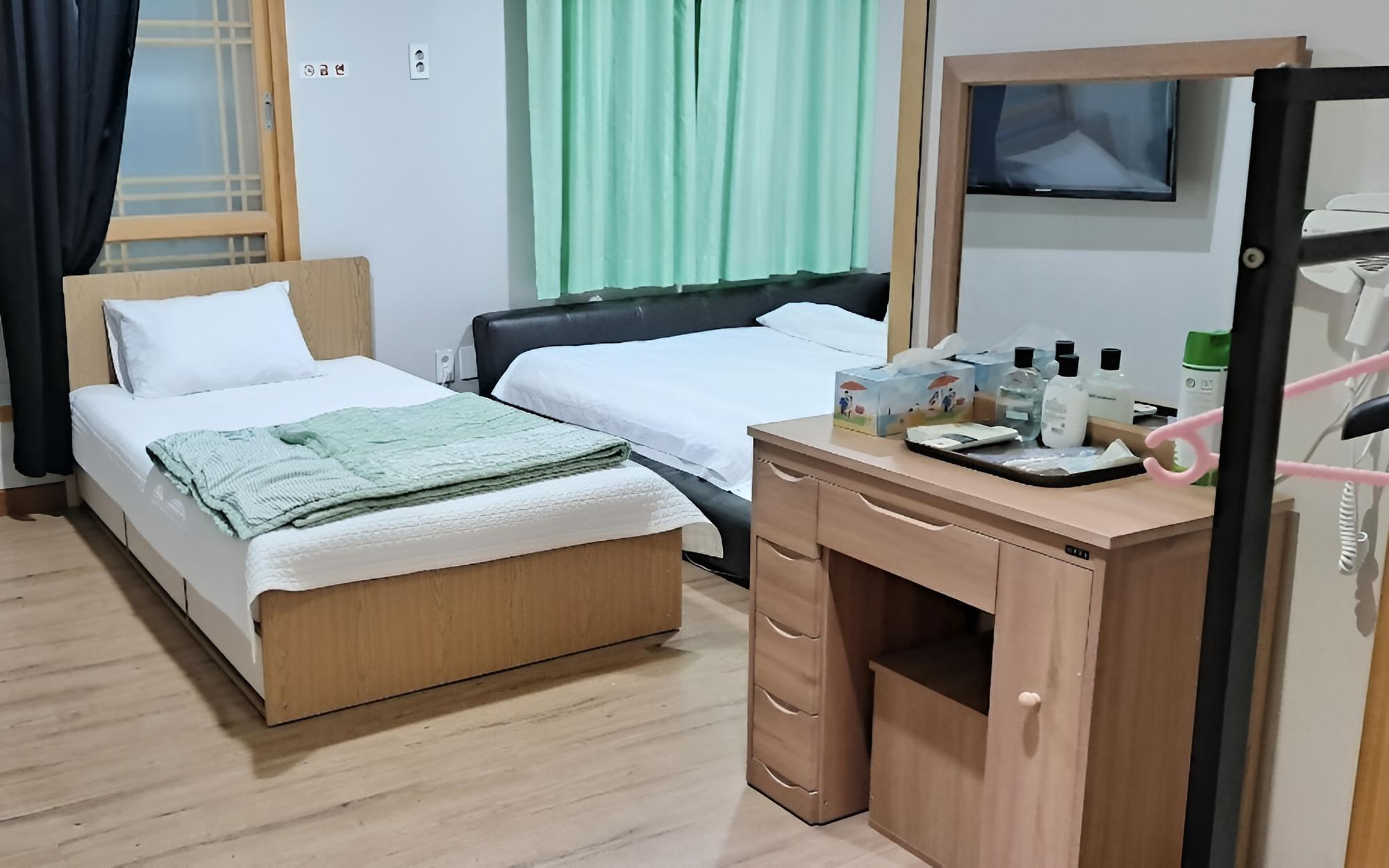 Room (Twin Room)