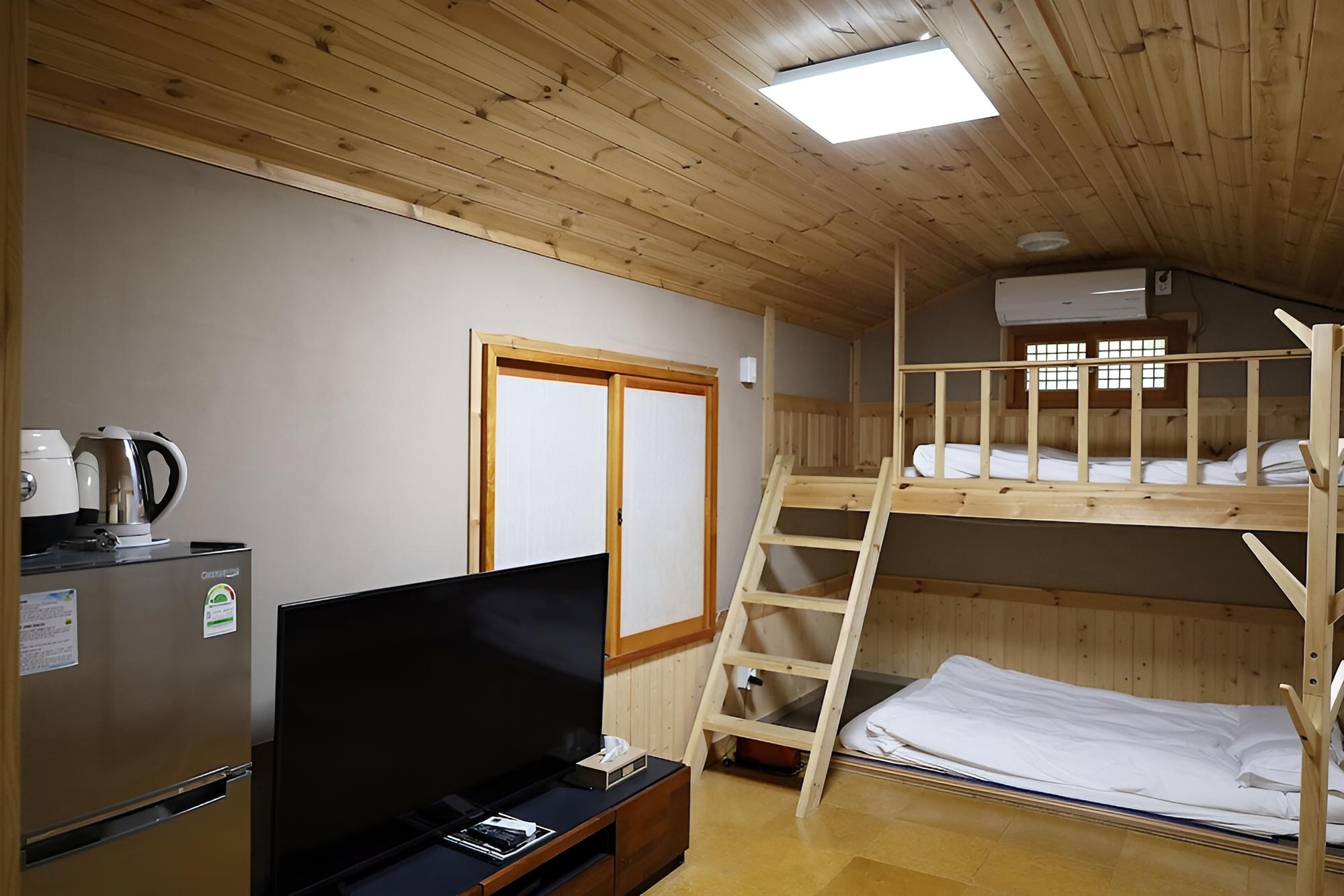 Traditional Room (Whirlpool, 4-Person) photo 3