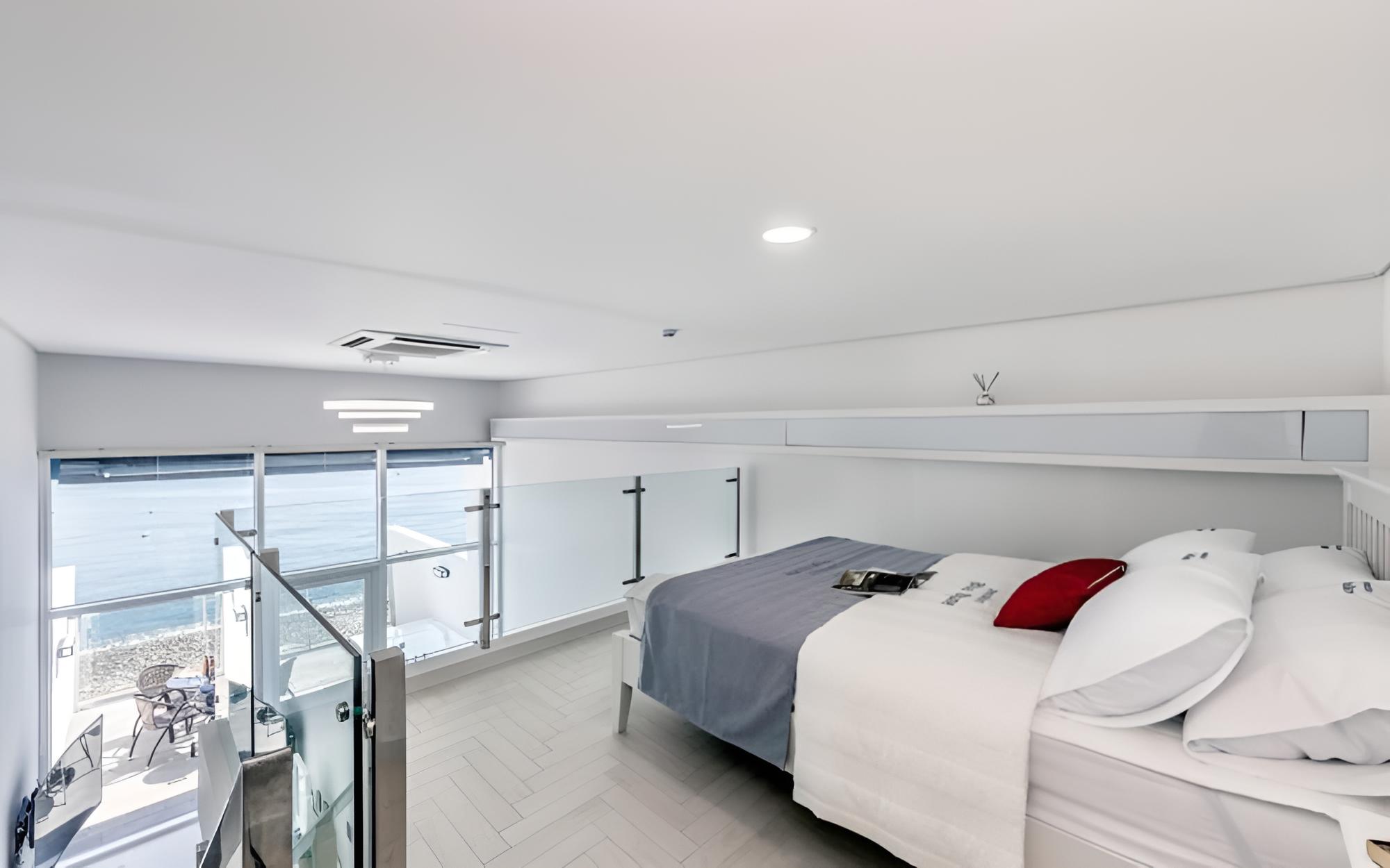 Room (Room 103 (Double layer Spa))