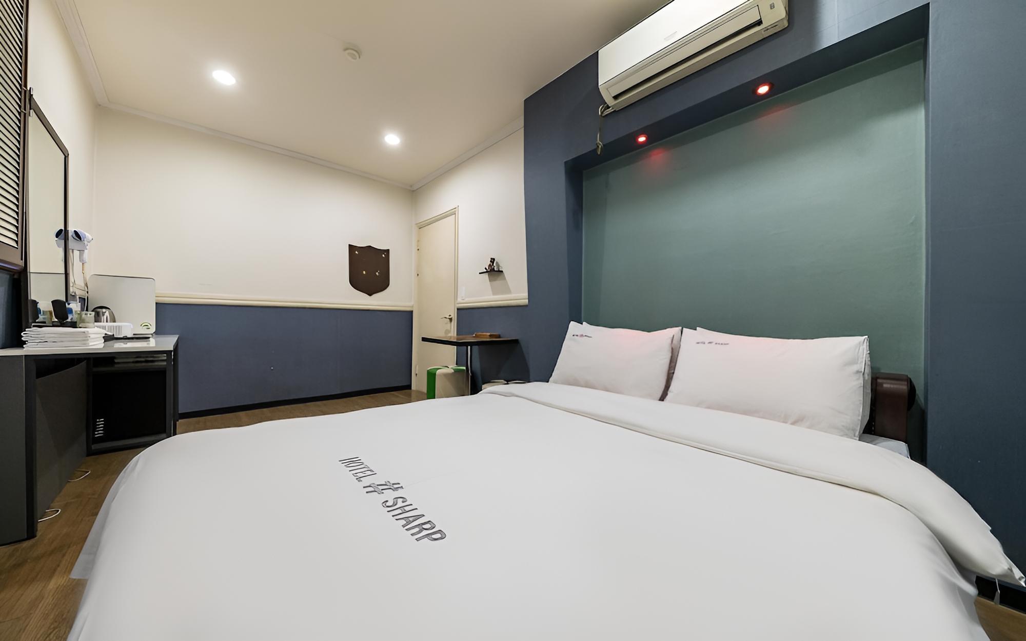 Room (Special Room (Netflix Available Rando) - Photo 4