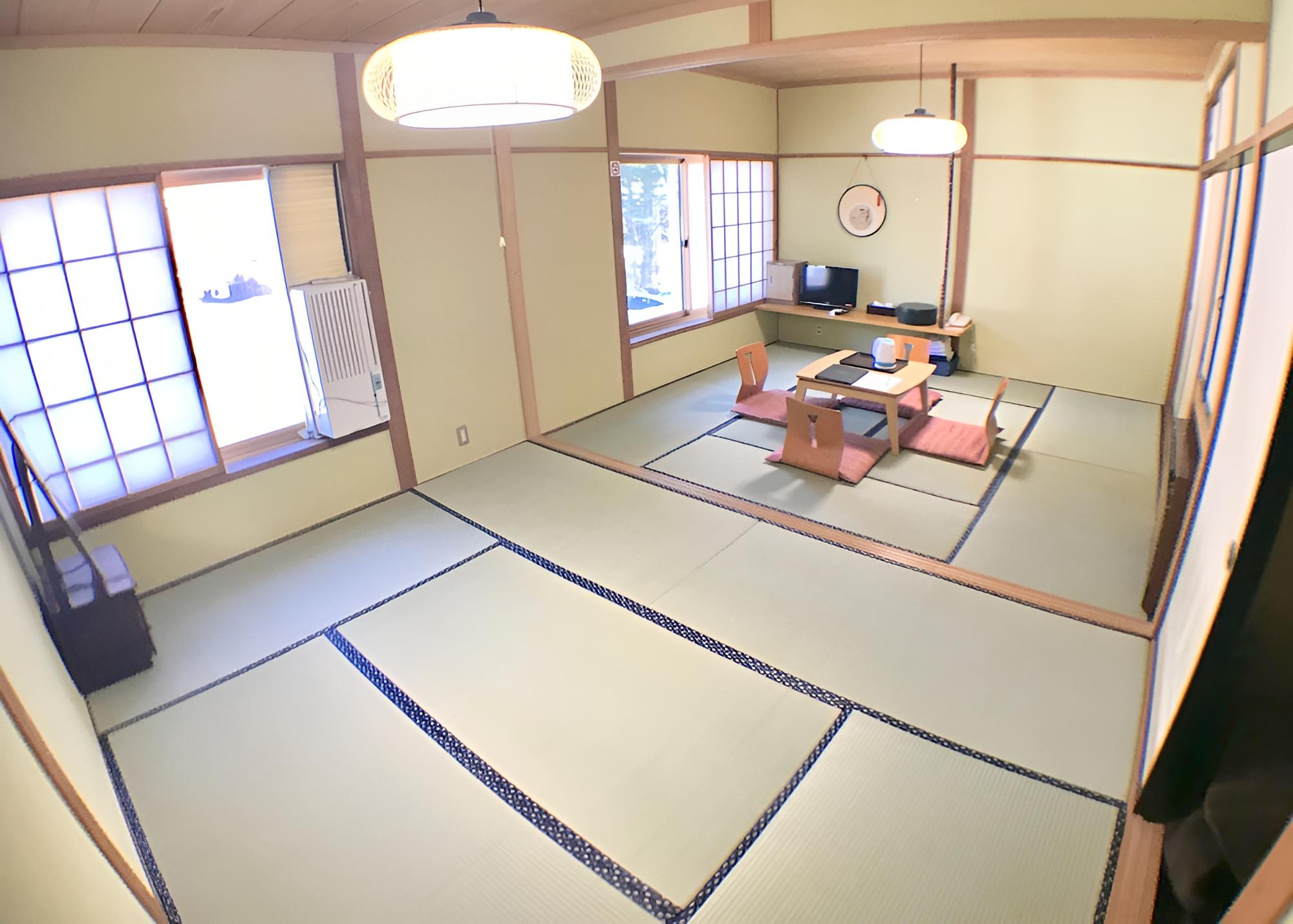 Japanese Traditional Room with Shared Bathroom for 3-5 Guests (Check-in from 15:00 to 22:00)