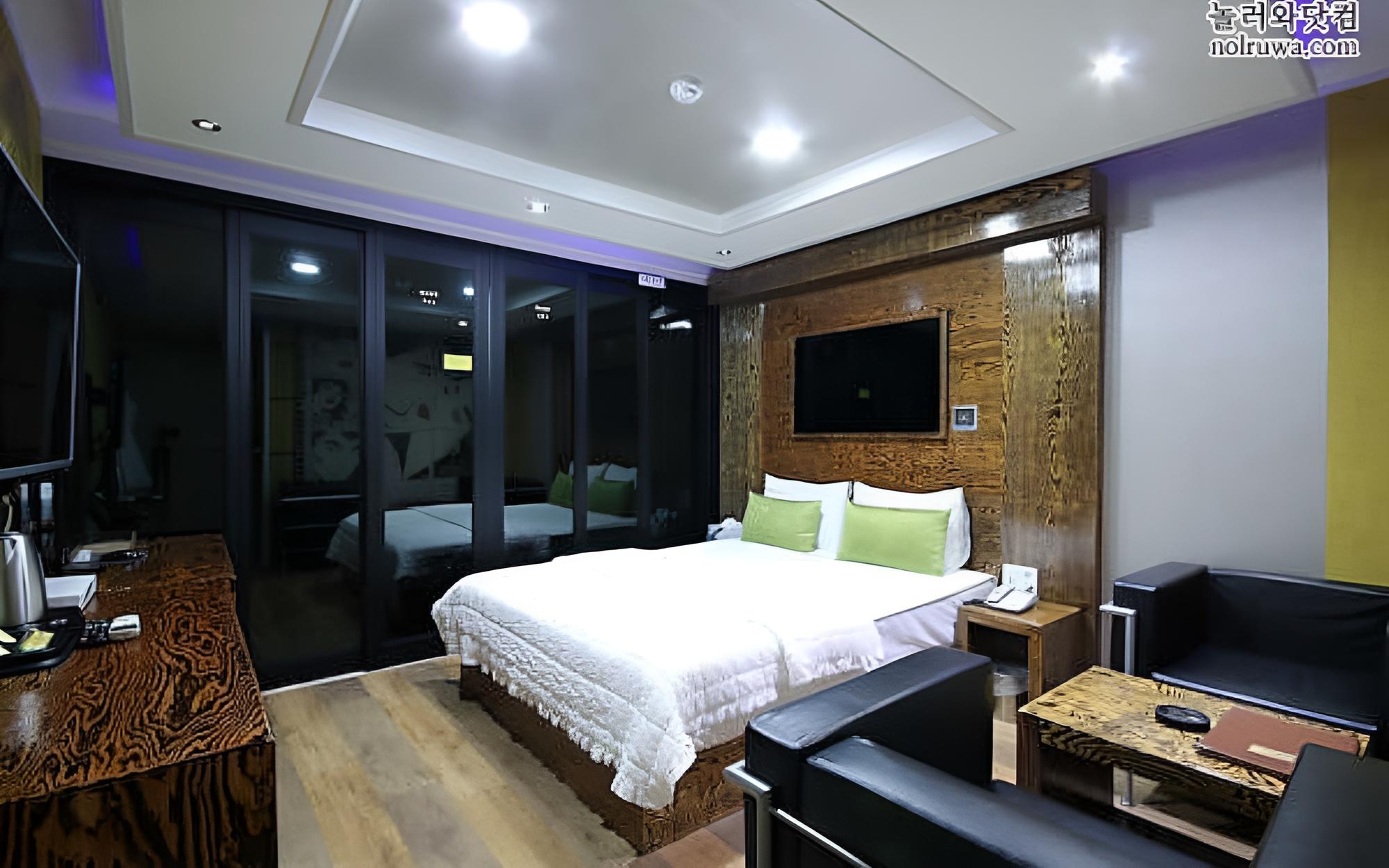 Room (Standard Room)