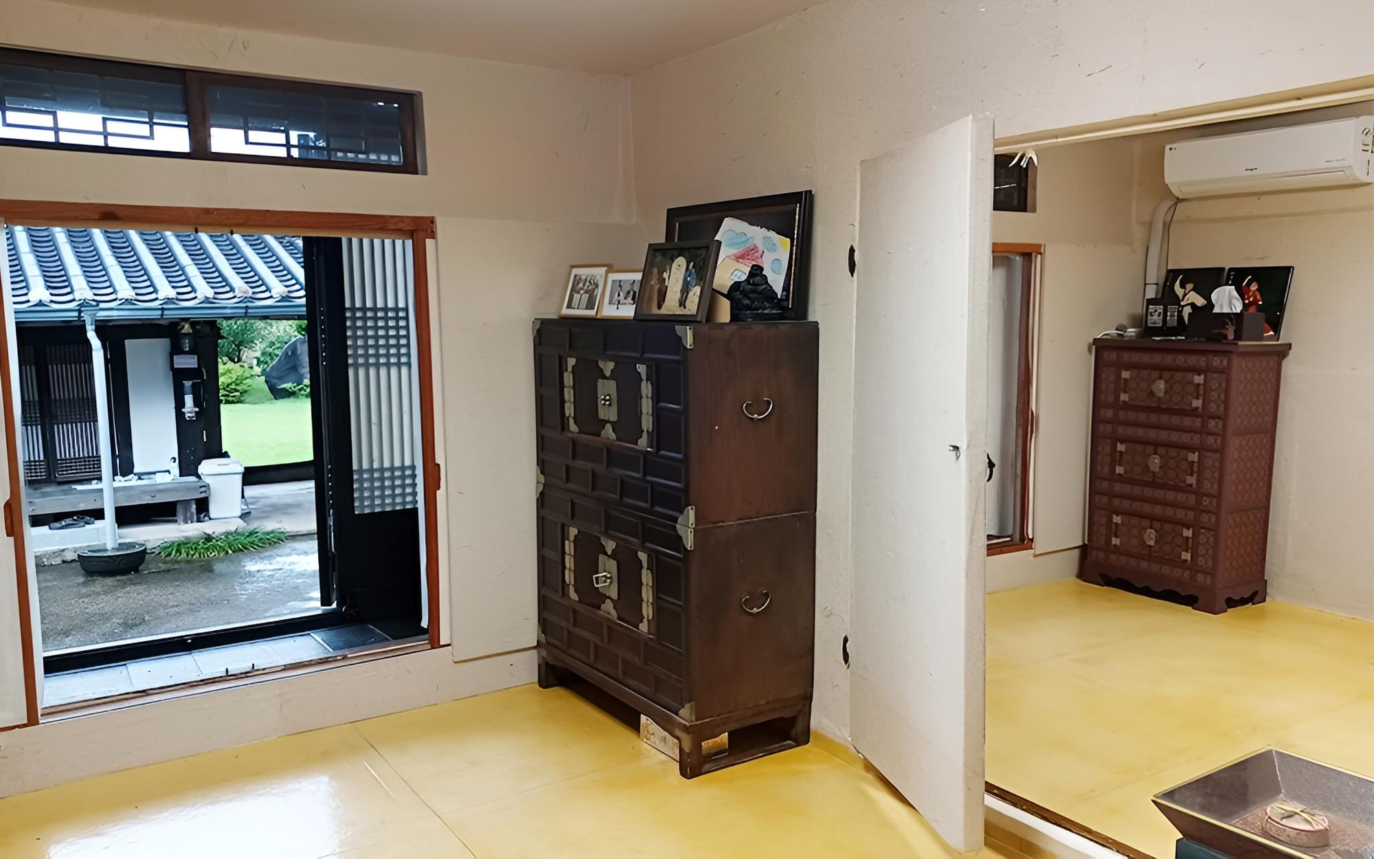 Room (Master Room 1 + Master Room 2)