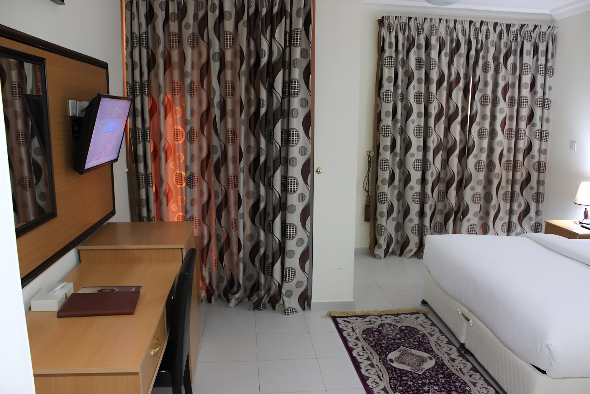 Standard Double or Twin Room photo 3