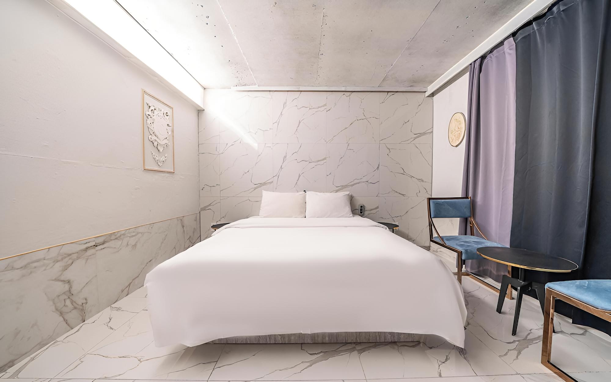 Room (Time Special Price (Netflix Room Rand)