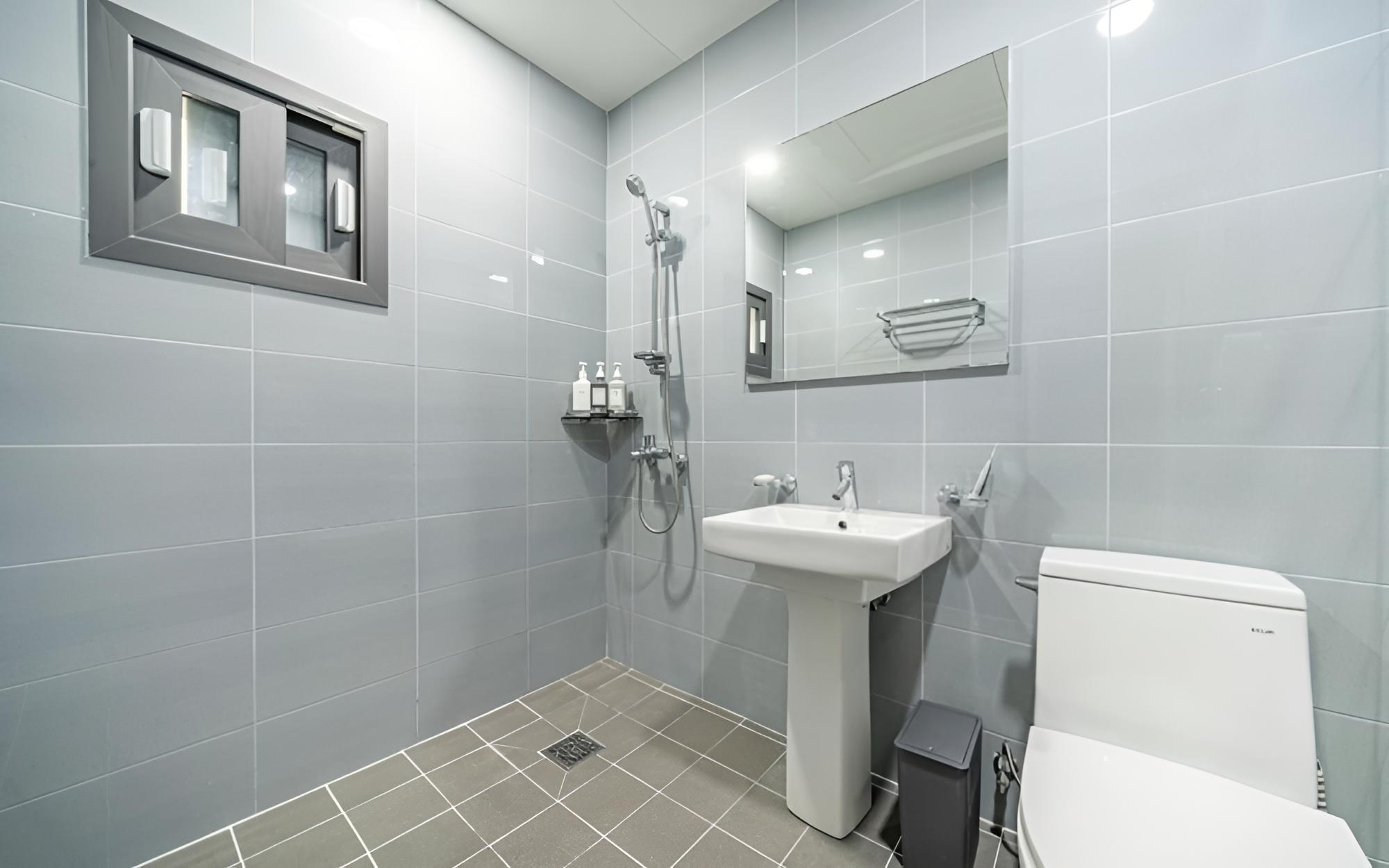 Room (Room 201 (Ocean View)) photo 2