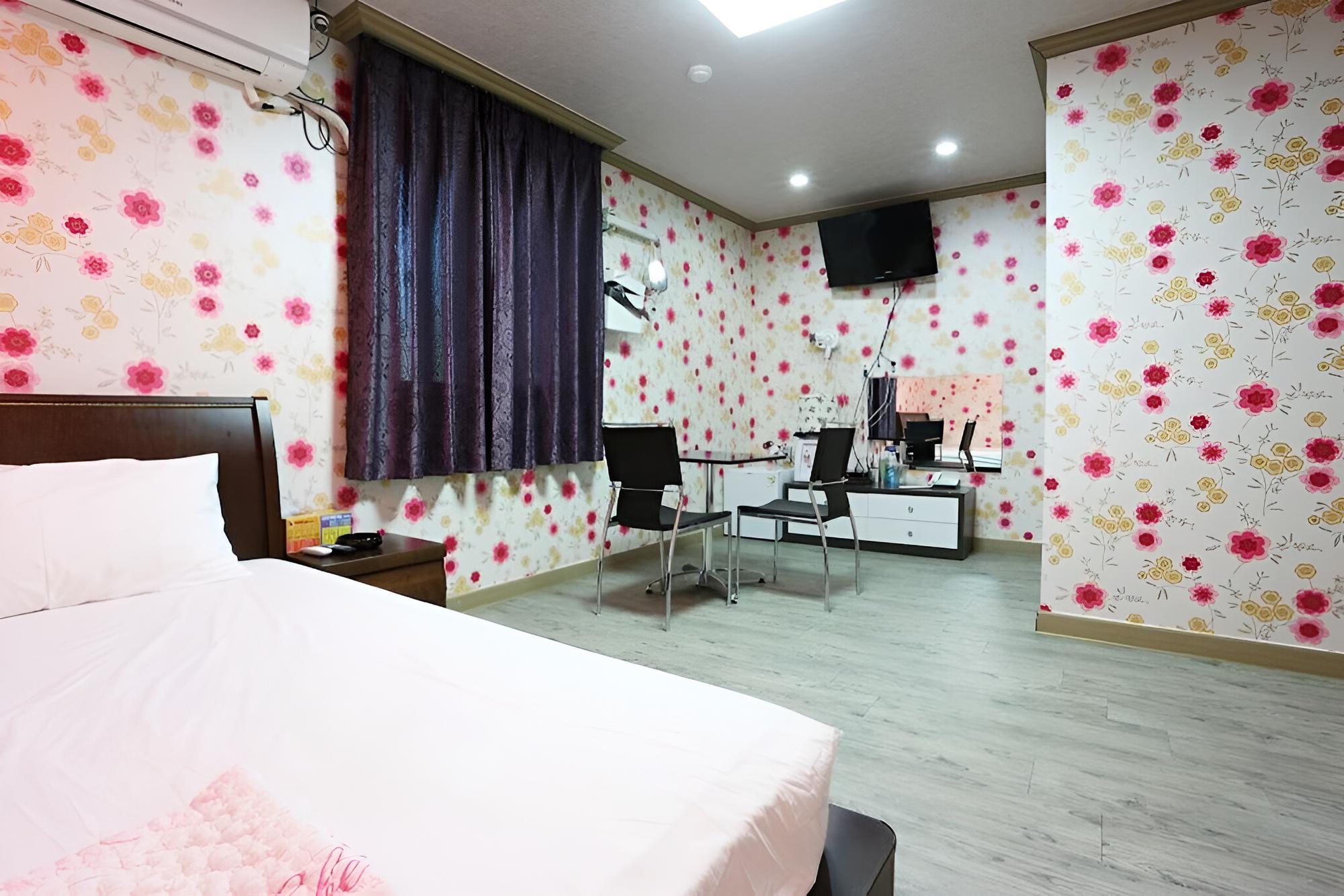 Room (Standard Room) - Photo 7